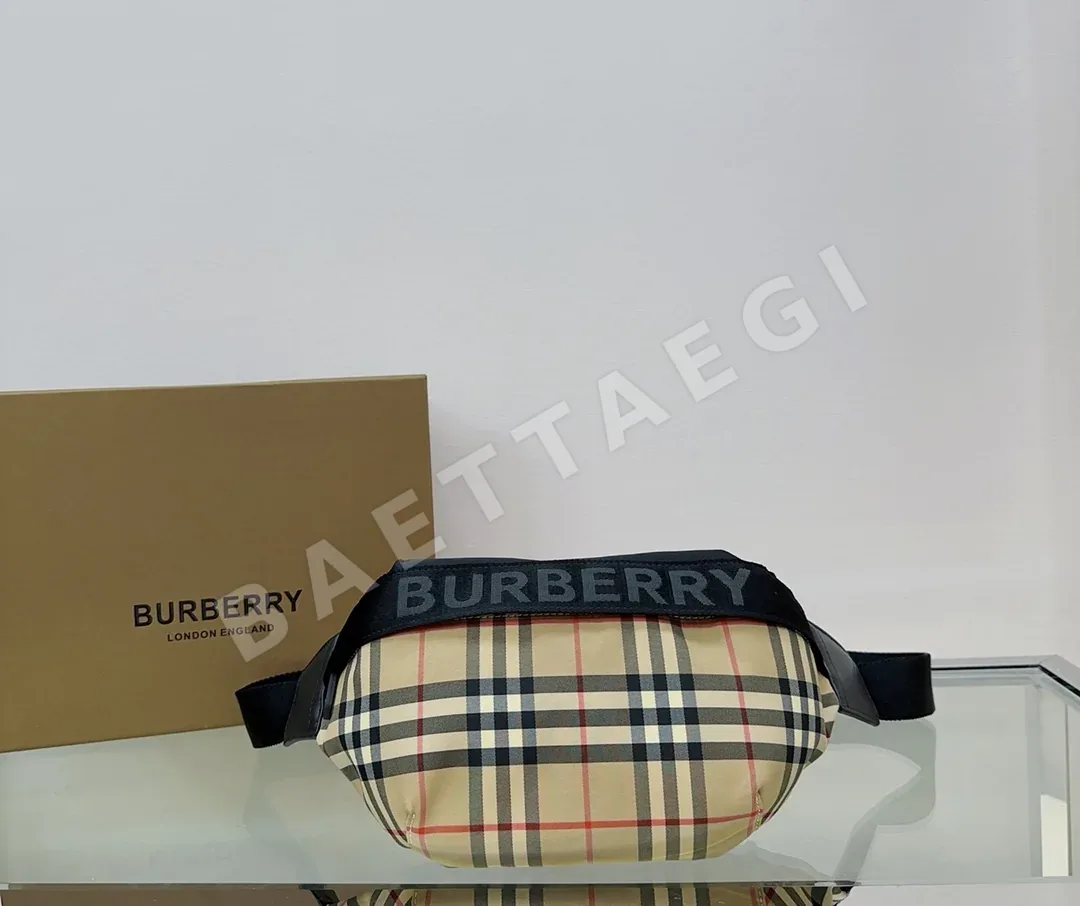버버리 나일론 힙색 가방 39909