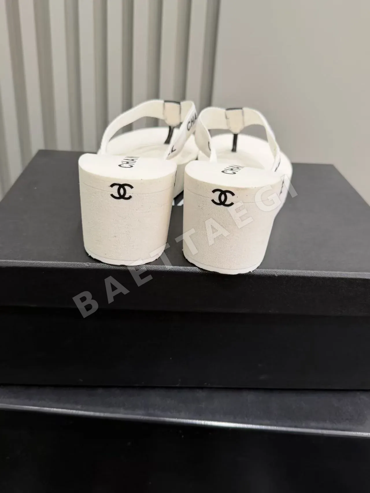 샤넬 레터 플립플롭 샌들 상세 이미지 8