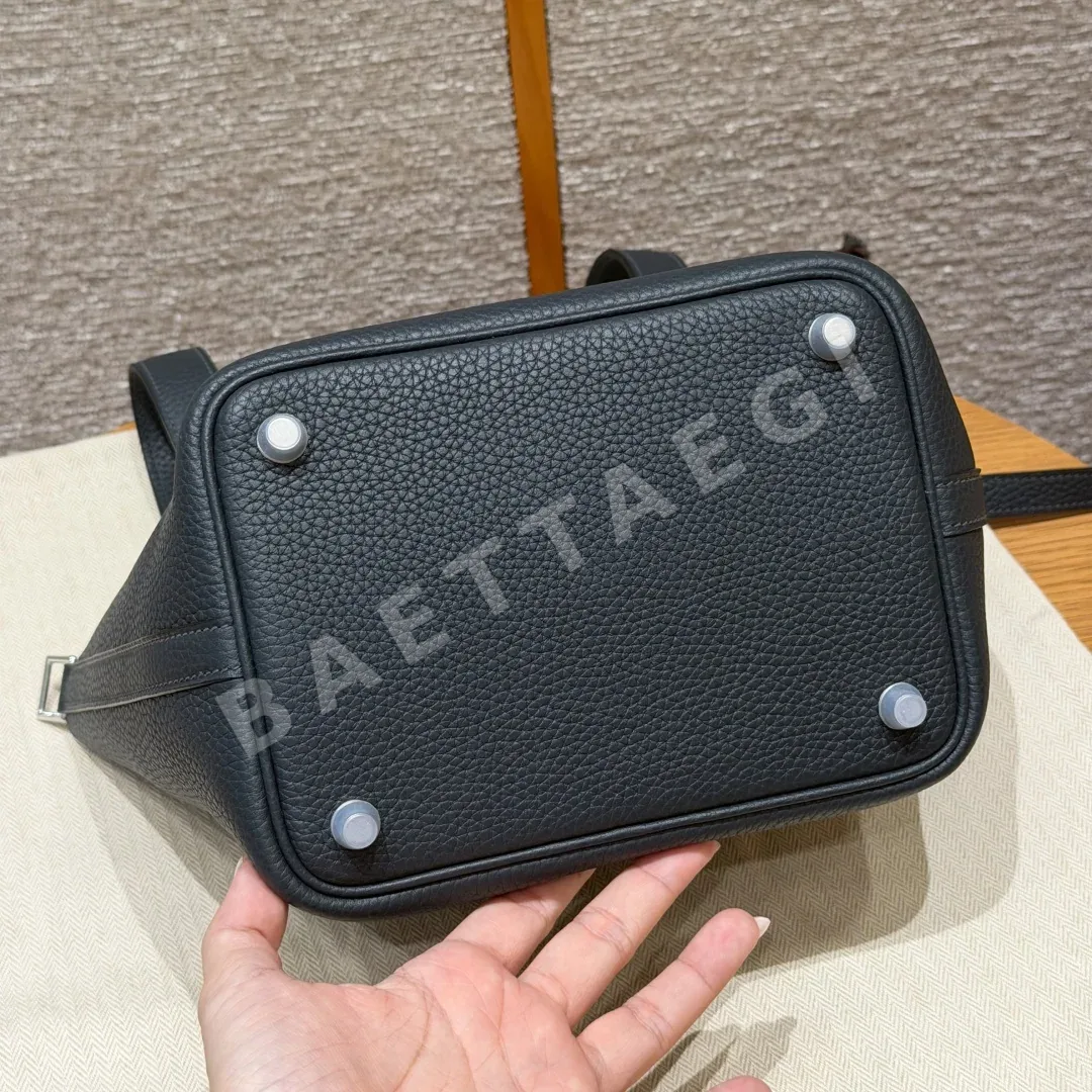 에르메스 피코탄 락 크레망스 가죽 가방 상세 이미지 4