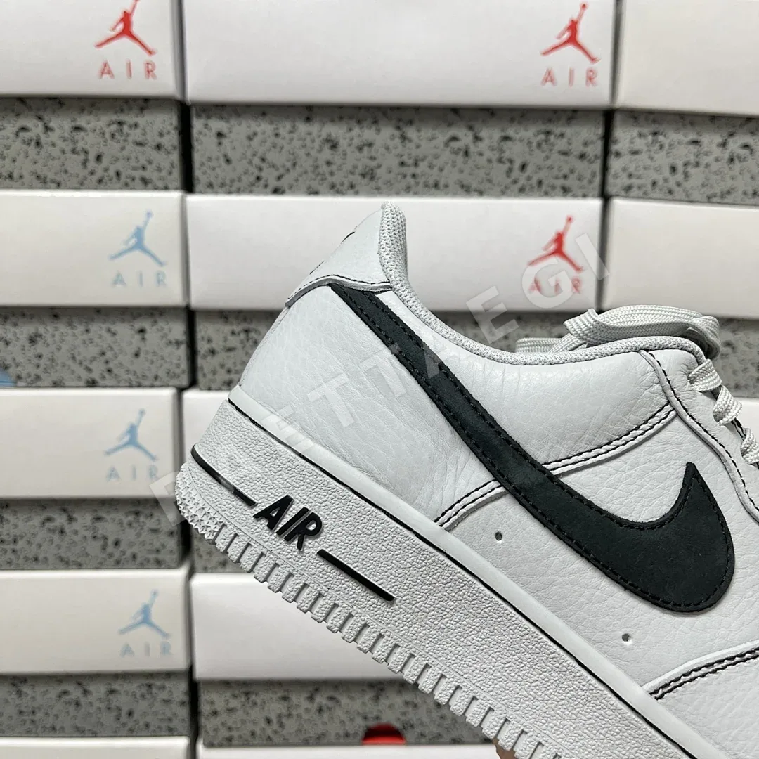 나이키 [MAX] 에어 포스 1 로우 그레이 블랙 HQ2037-004 201120 Nike Air Force 1 Low '07 LV8 상세 이미지 7