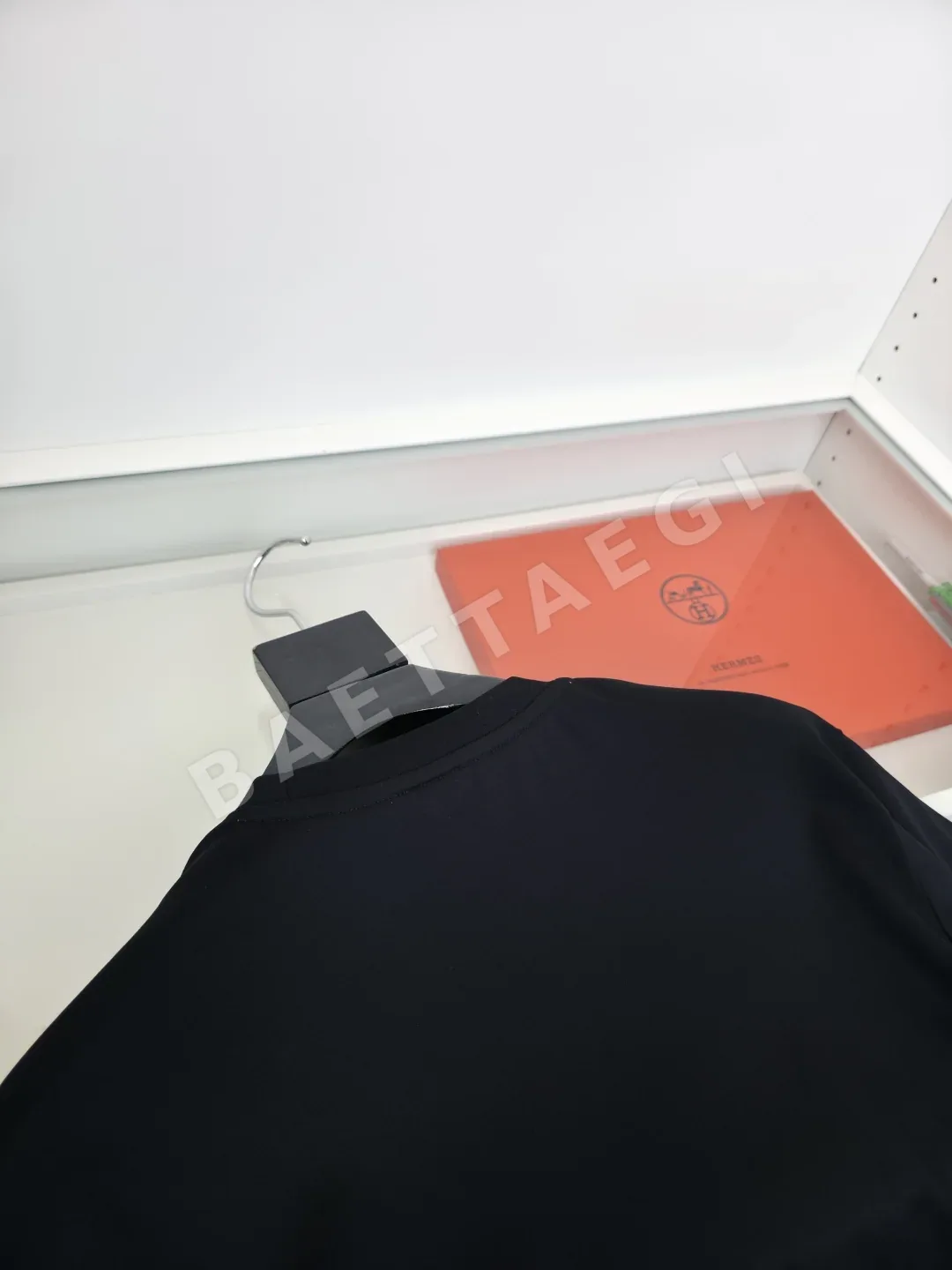 에르메스 라인석 장식 크루넥 남성 반팔 티셔츠 상세 이미지 9