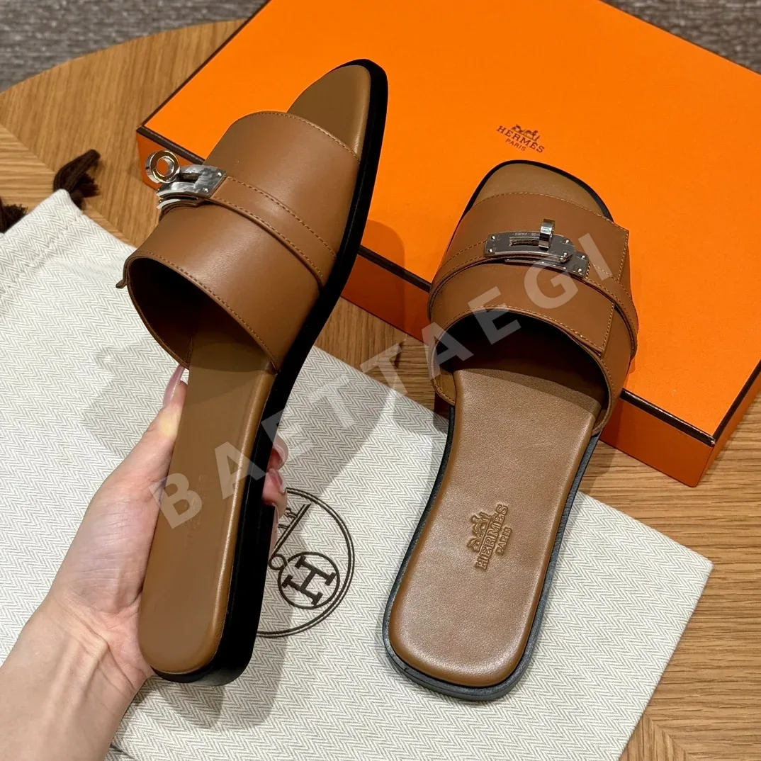 에르메스 줄리아 샌들 골든브라운 카ー 스킨 실버 금속 장식 상세 이미지 4