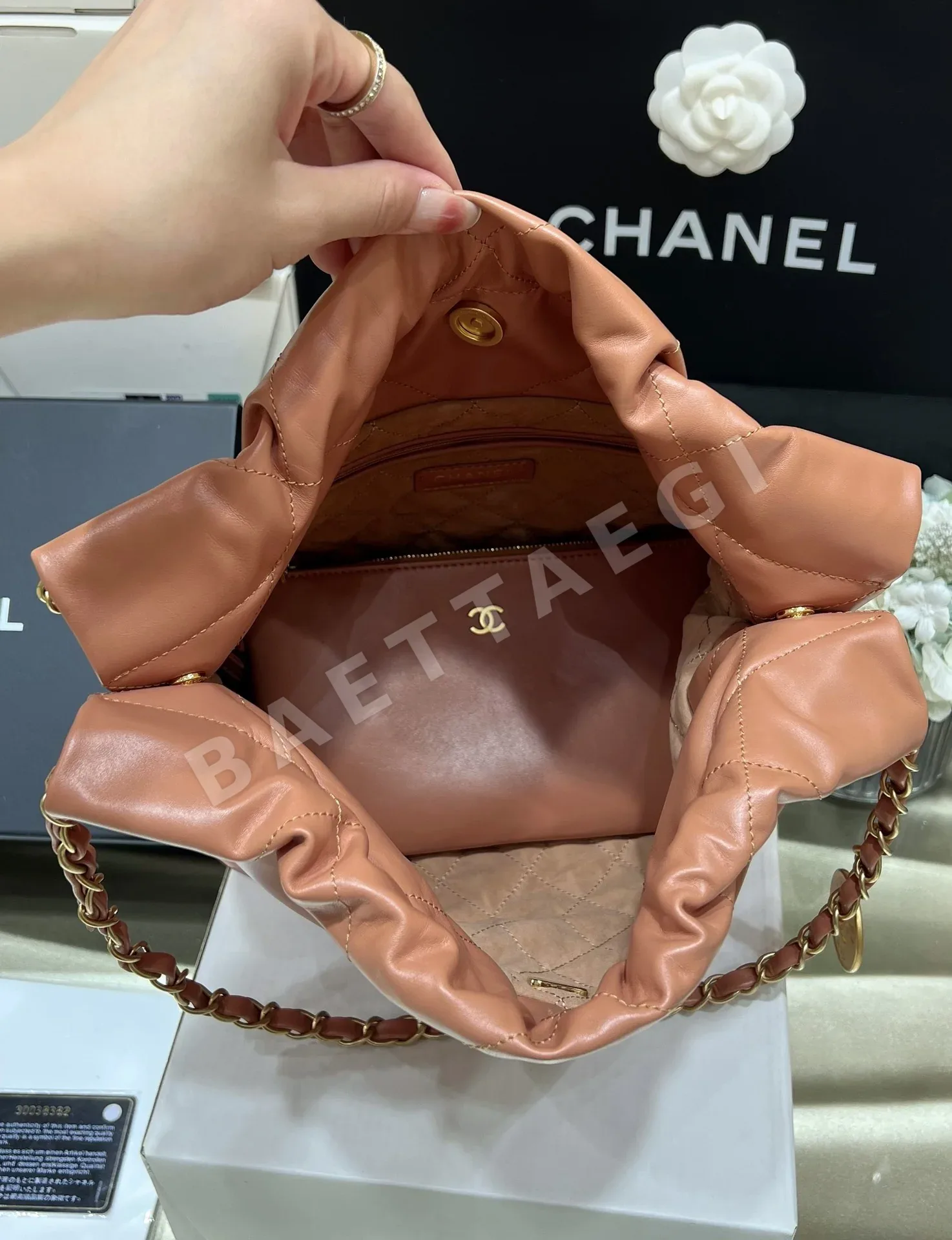 샤넬 22백 카라멜 송아지가죽 가방 AS3260 상세 이미지 7