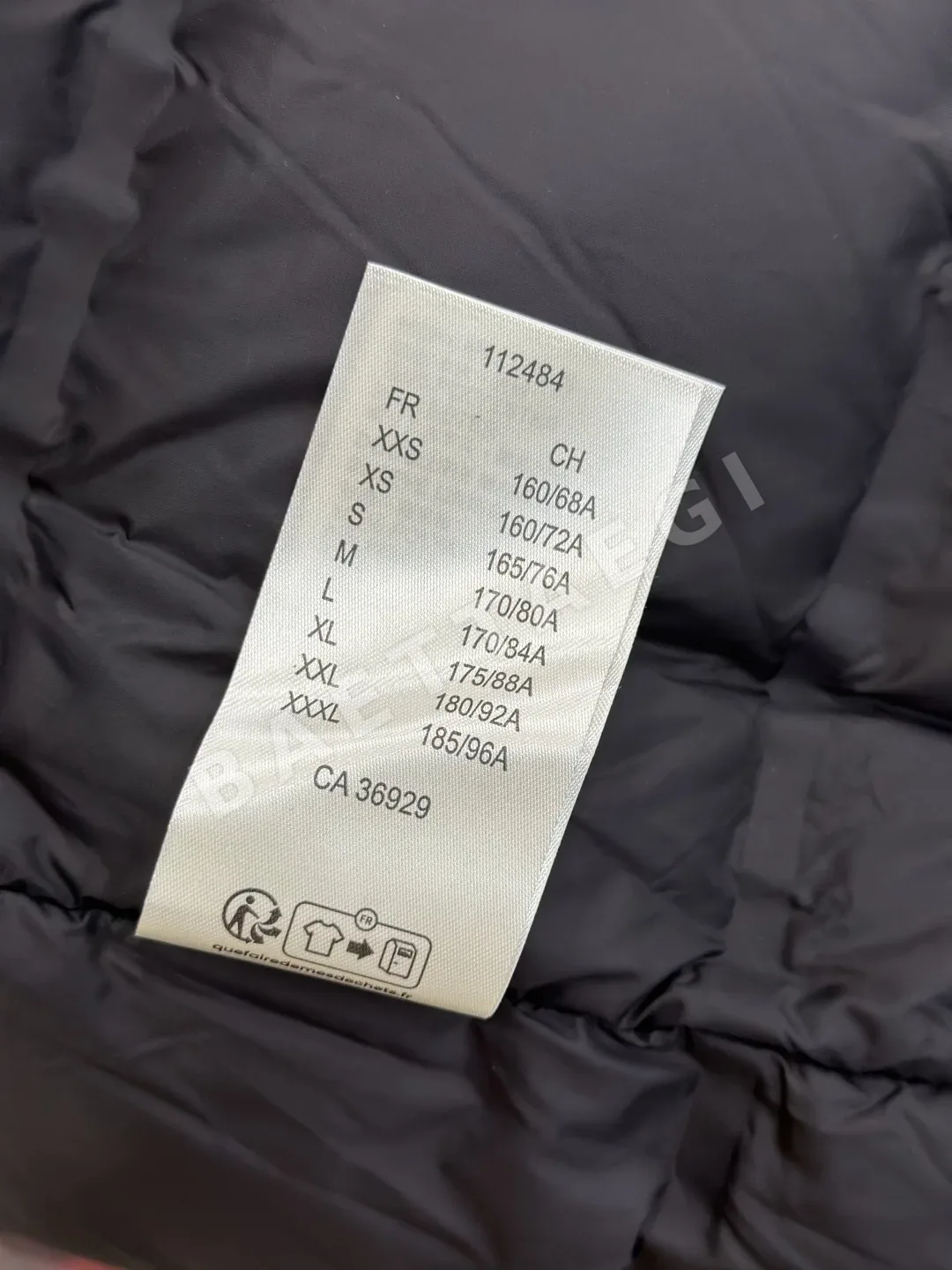루이비통 엠보스 모노그램 후드 구스 다운 자켓 상세 이미지 15
