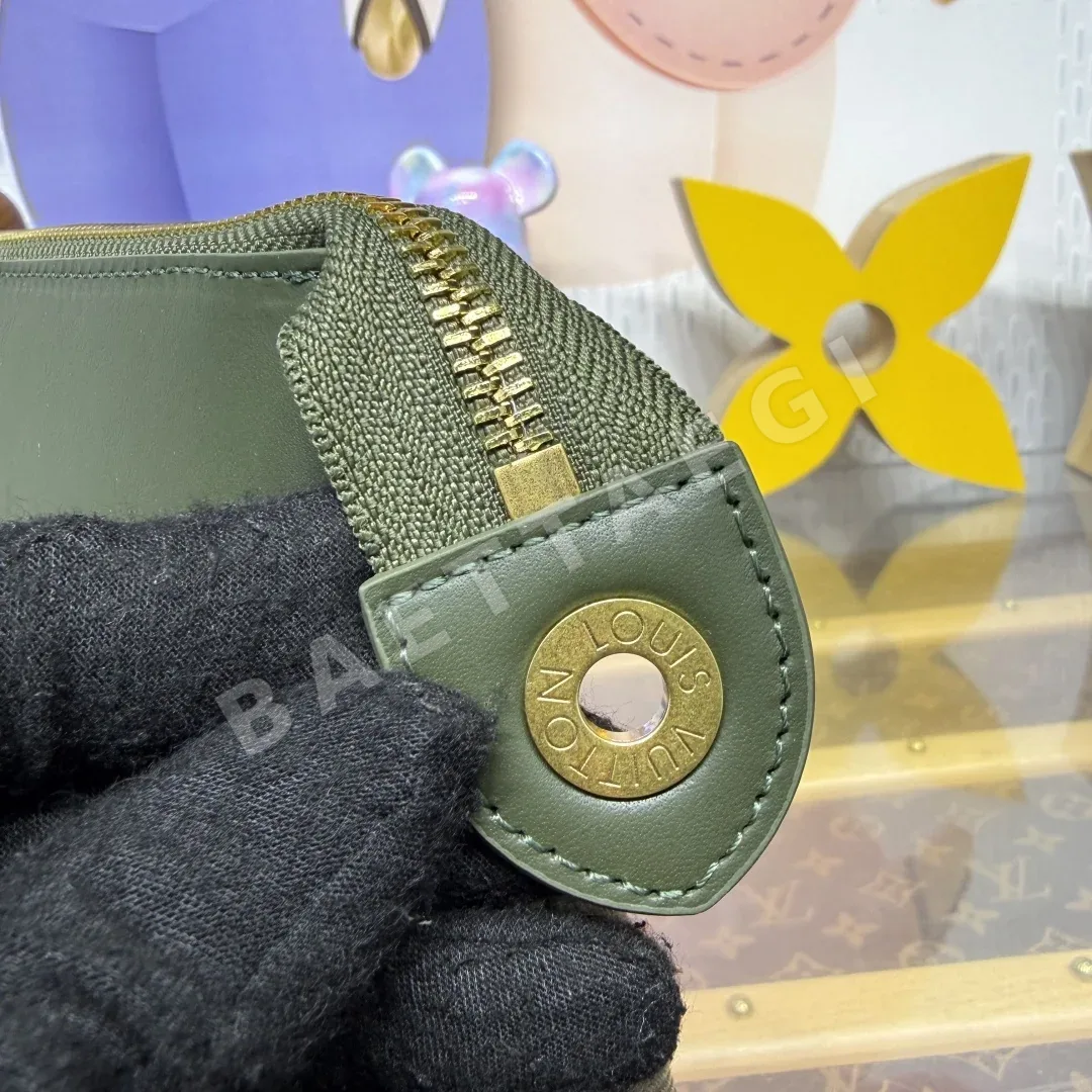 루이비통 그린 모노그램 포쉐트 보야주 클러치 가방 M26970 상세 이미지 7