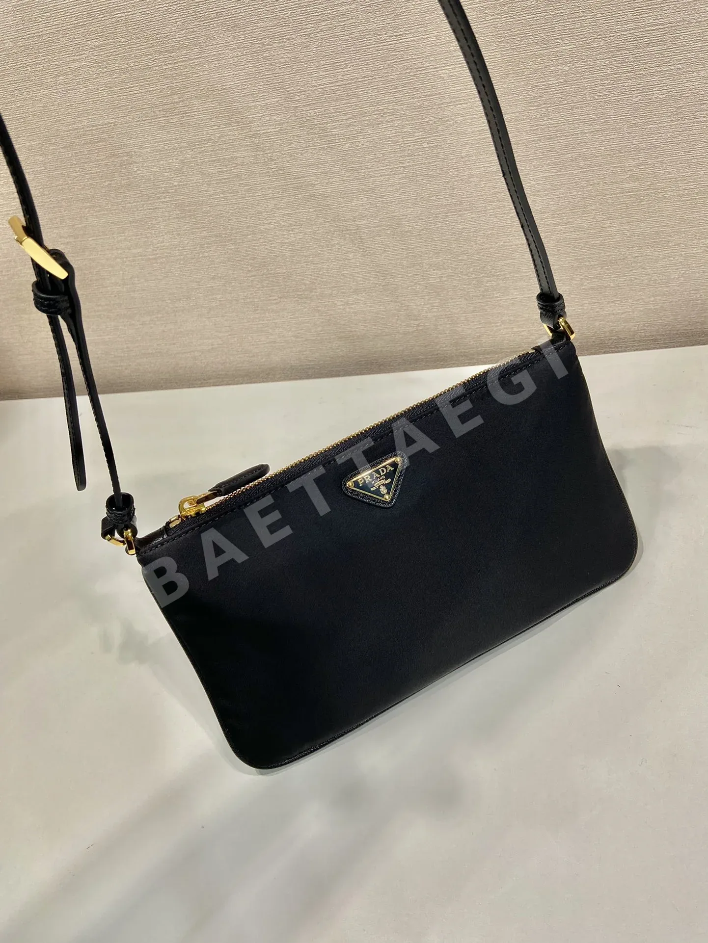 프라다 나일론 언더암백 숄더 가방 1NE545 상세 이미지 3