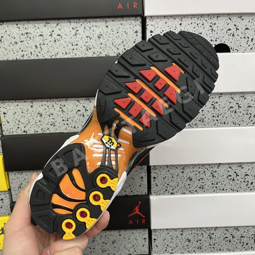 나이키 [DF] 에어 맥스 플러스 블랙 오렌지 옐로우 HF0552-001 201072 Nike Air Max Plus Sunset 상세 이미지 3