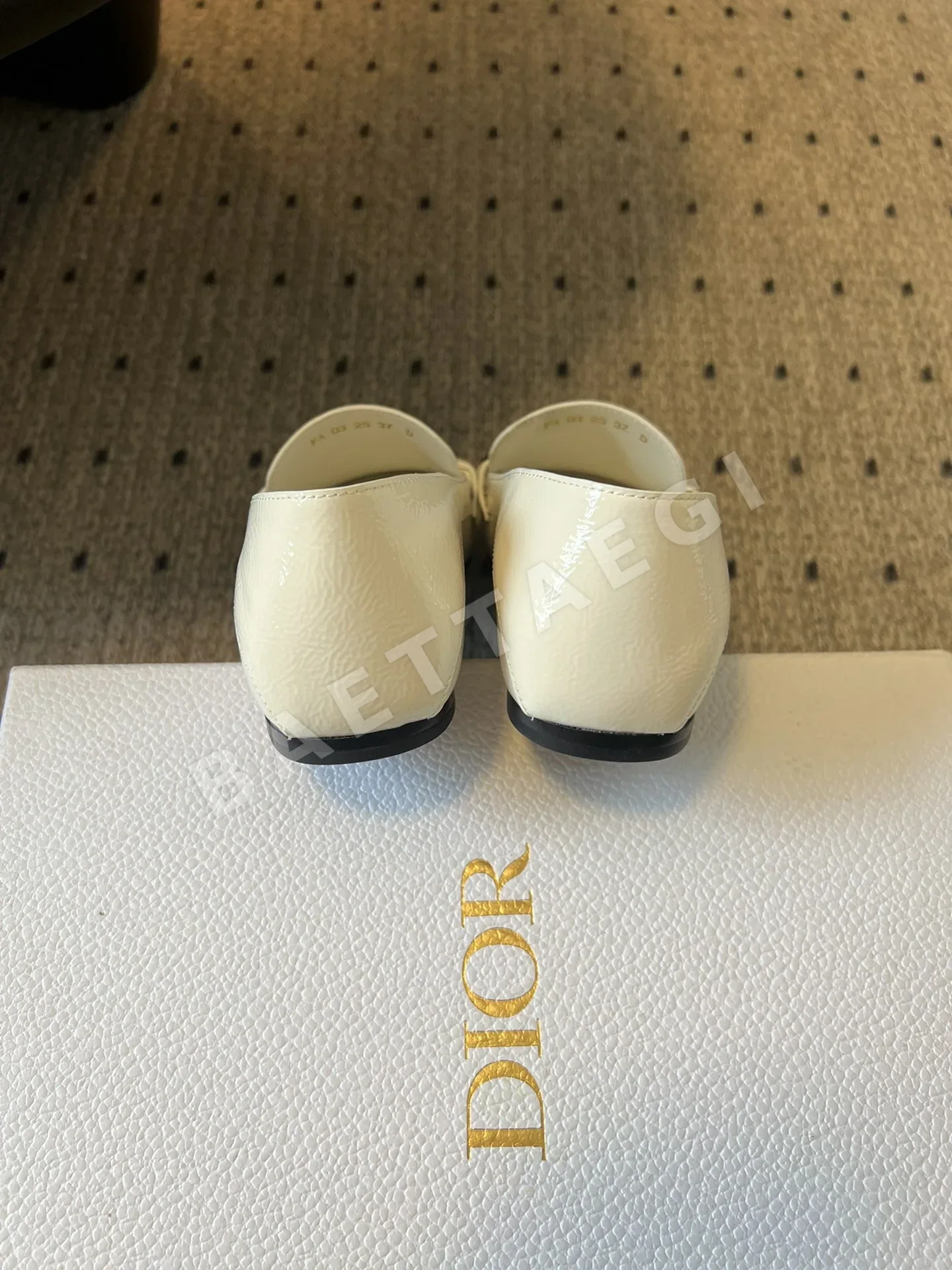 디올 에나멜 가죽 로퍼 8678 상세 이미지 6