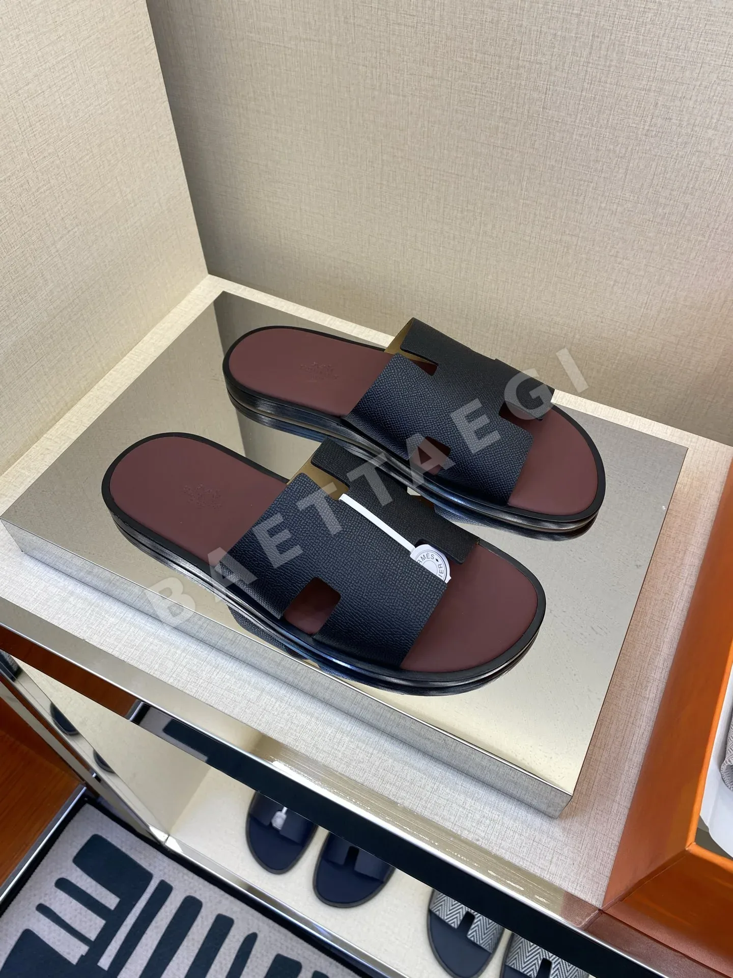 에르메스 네오 슬리퍼 남성 가죽 H 패턴 상세 이미지 3