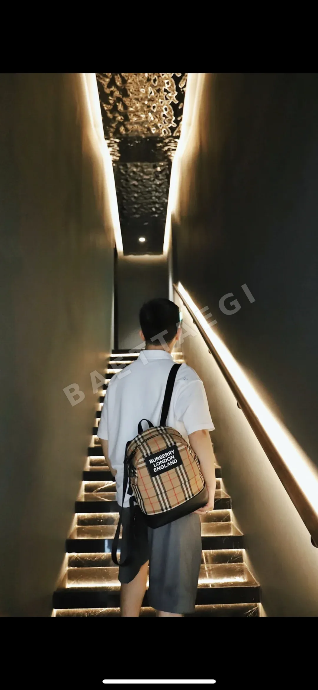 버버리 소가죽 체크 백팩 상세 이미지 2