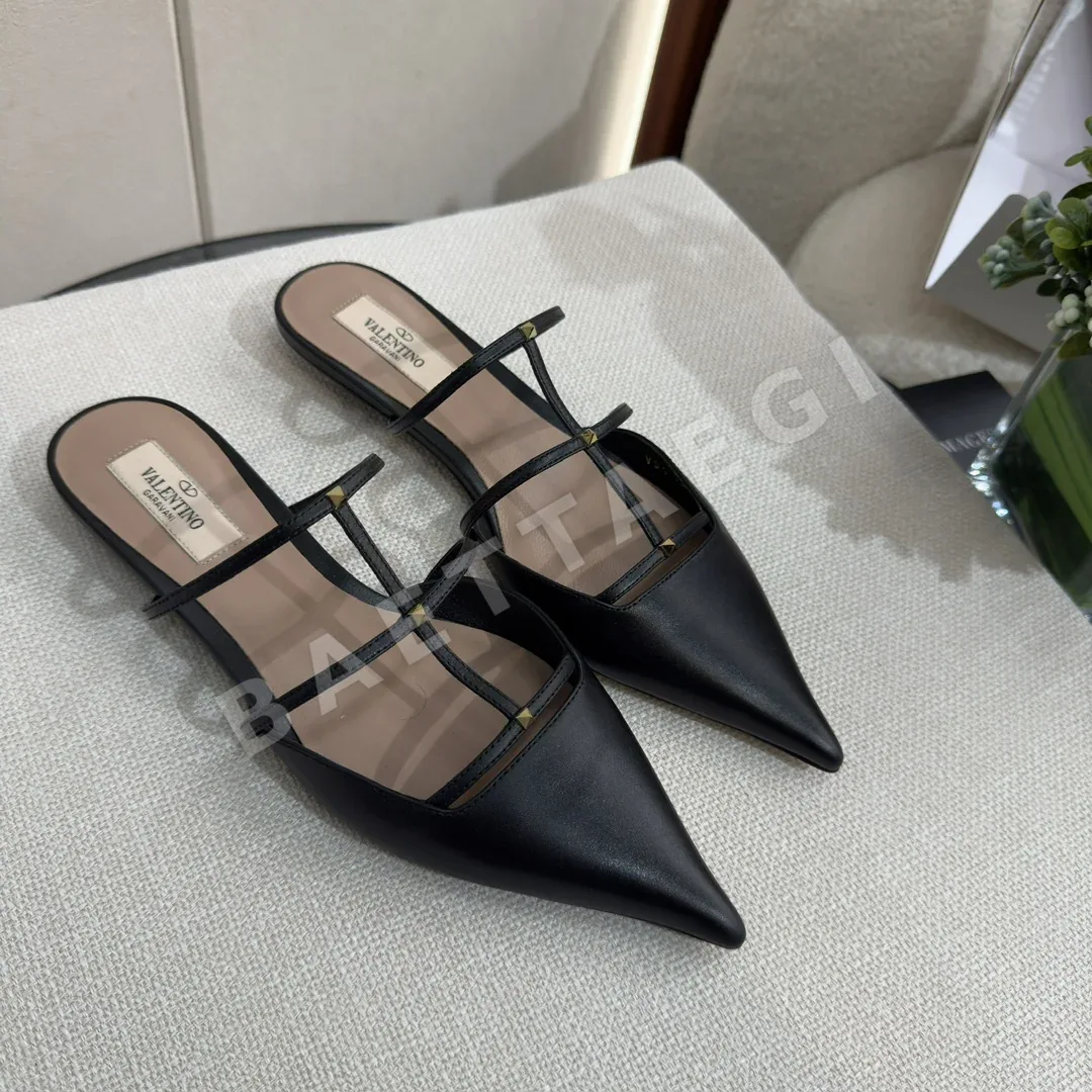 발렌티노 락스터드 위스피 카프스킨 마이크로힐 뮬 상세 이미지 2