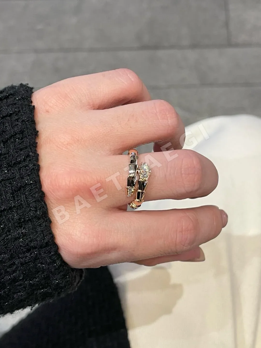 불가리 곡선 장식 반지 상세 이미지 3