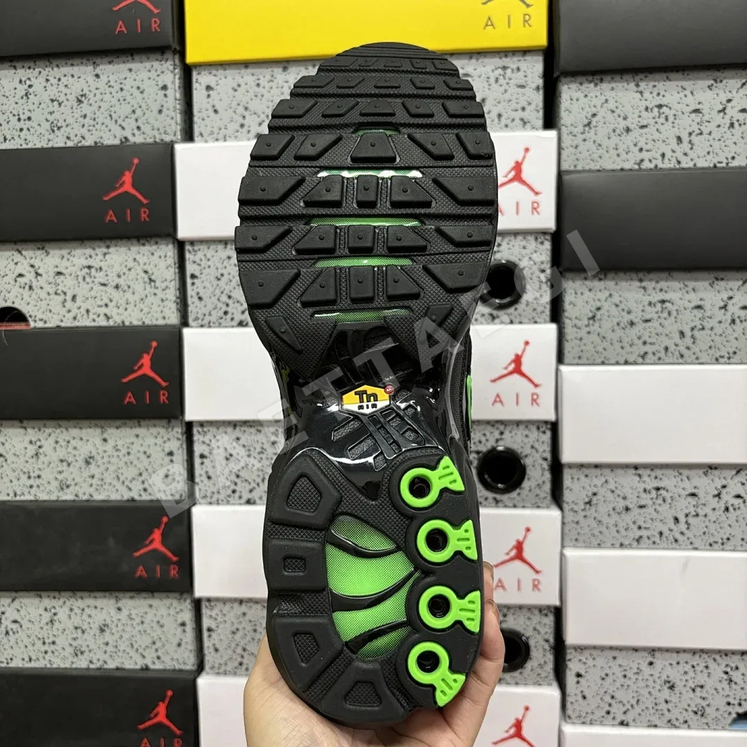 나이키 [DF] 에어 맥스 플러스 DM0032-024 201080 Nike Air Max Plus Black Green Strike 상세 이미지 3