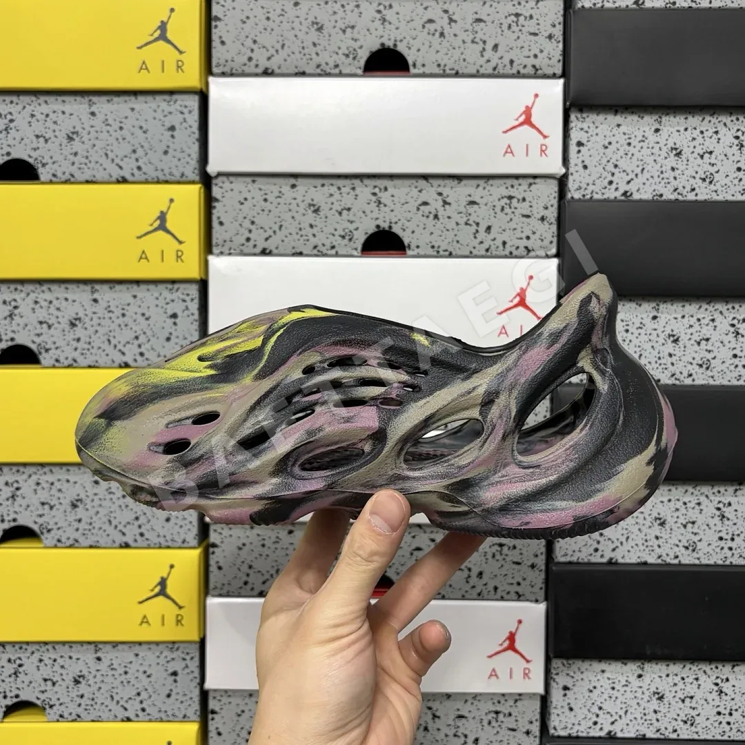 아디다스 [LW] 이지 폼 RNR MX IG9562 200639 Adidas Yeezy Foam RNR MX Carbon 상세 이미지 6