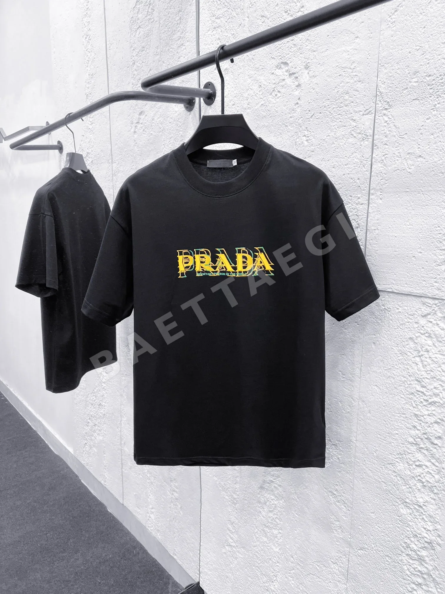 프라다 로고 반팔 티셔츠 88815
