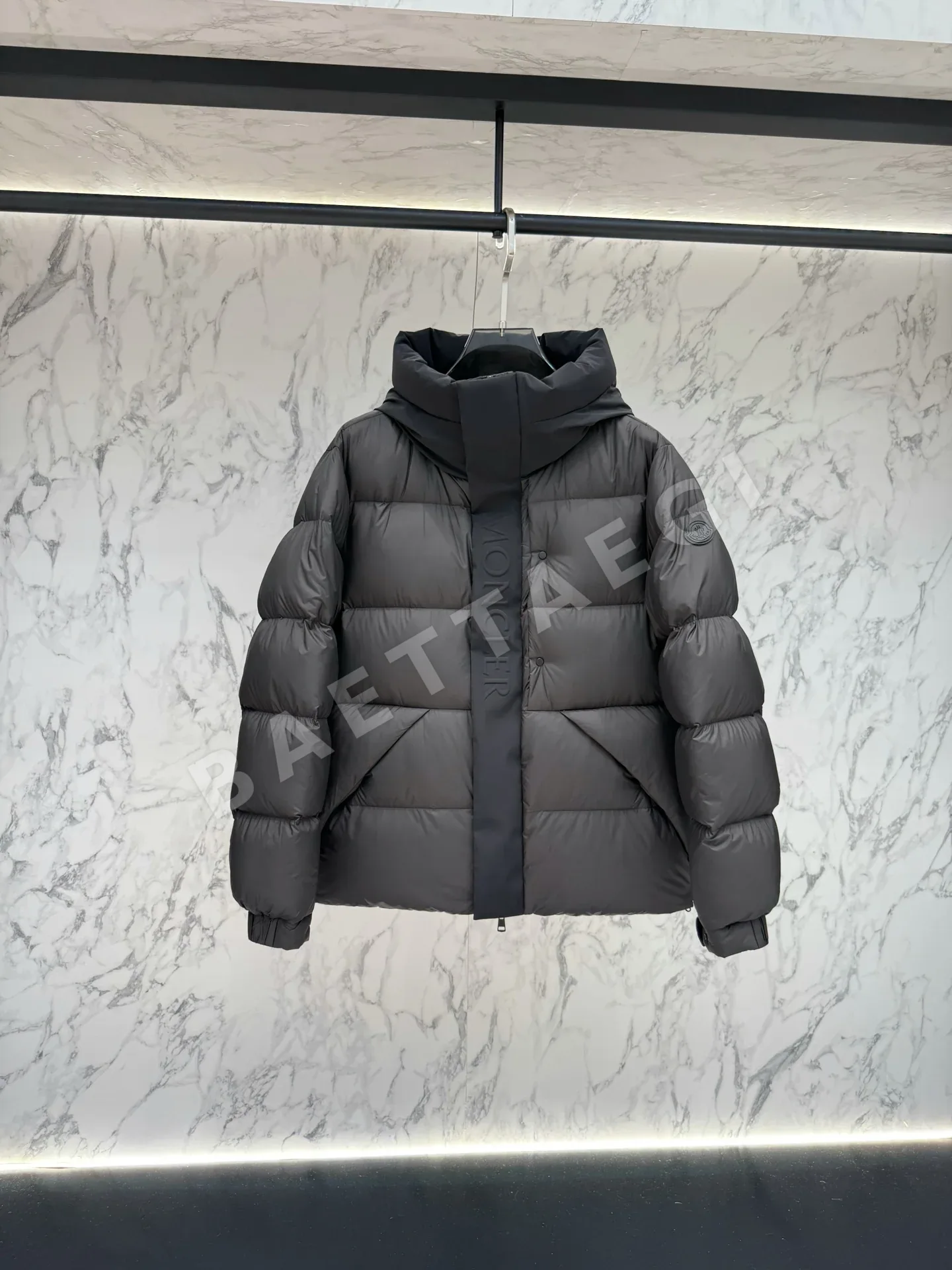 몽클레르 마데이라 후드 쇼트 다운 자켓 159458