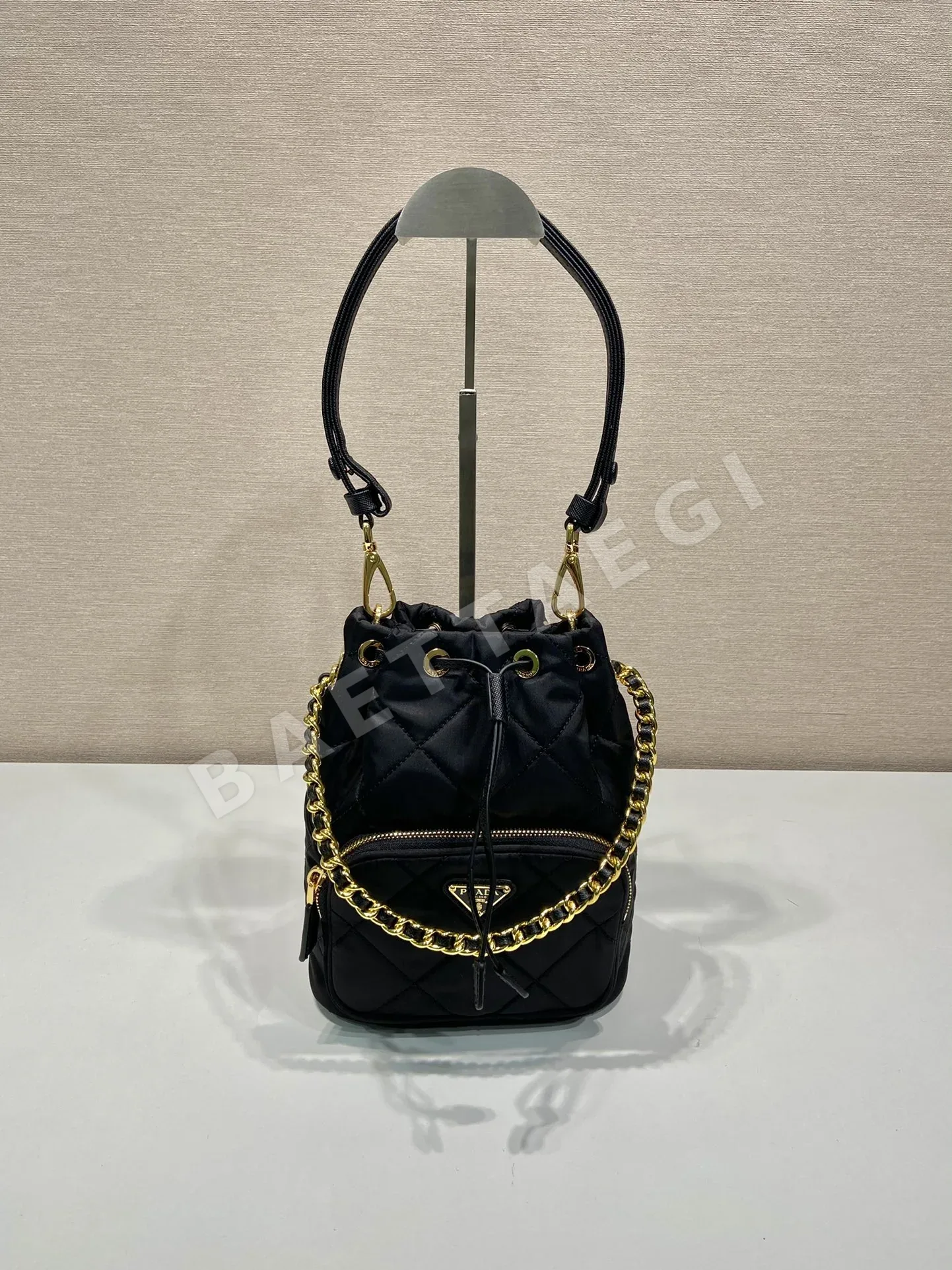 프라다 자수 패딩 버킷백 숄더백 1BH038 67665