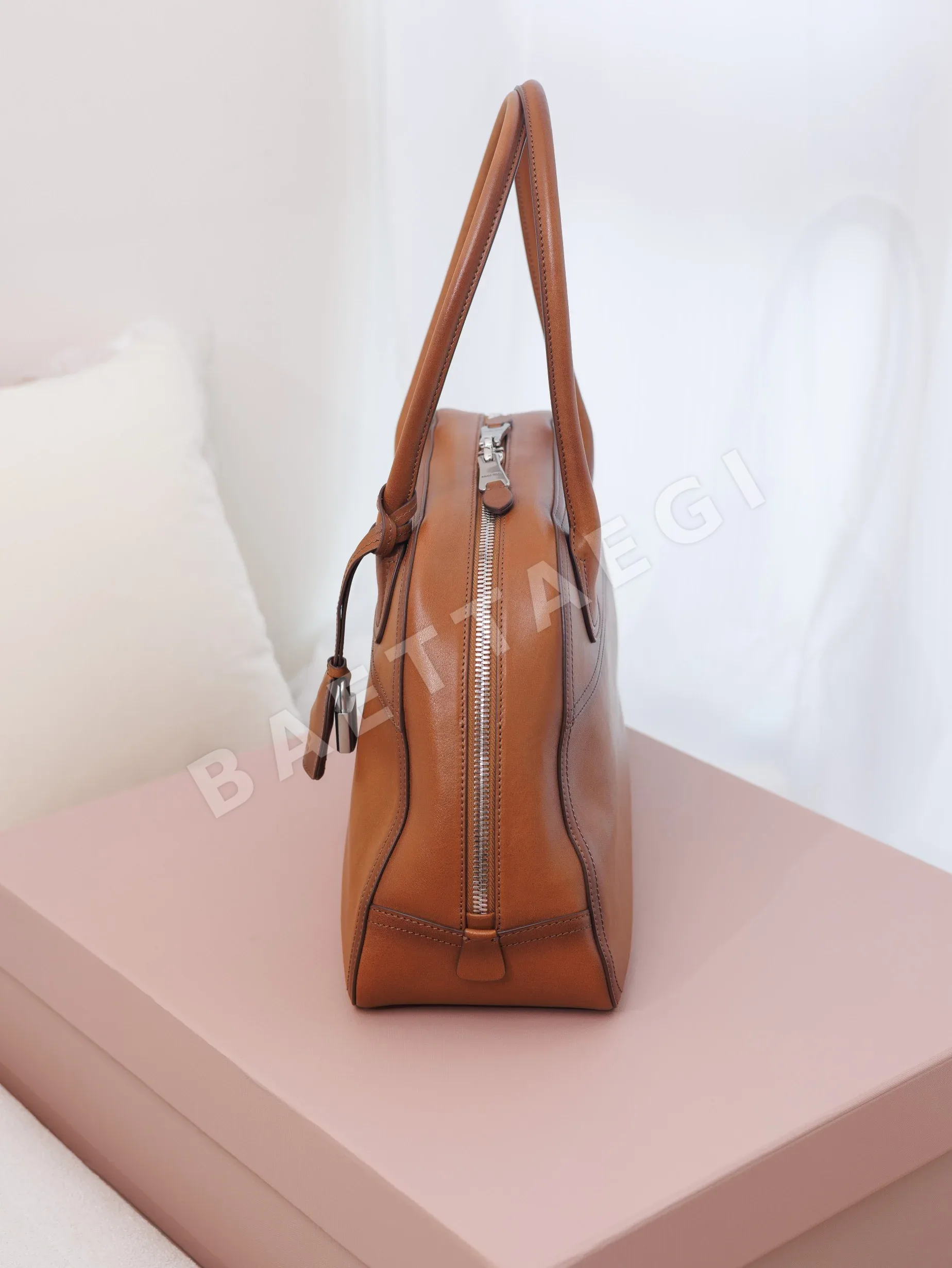 미우미우 레이스 레더 코냑 볼링백 5BB196 M1680 상세 이미지 3