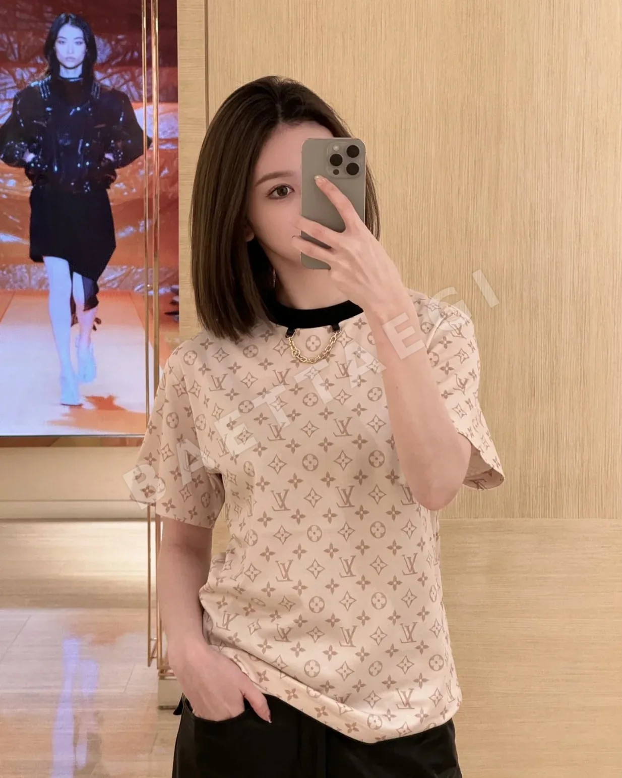 루이비통 모노그램 패턴 크루넥 반팔 티셔츠 상세 이미지 8