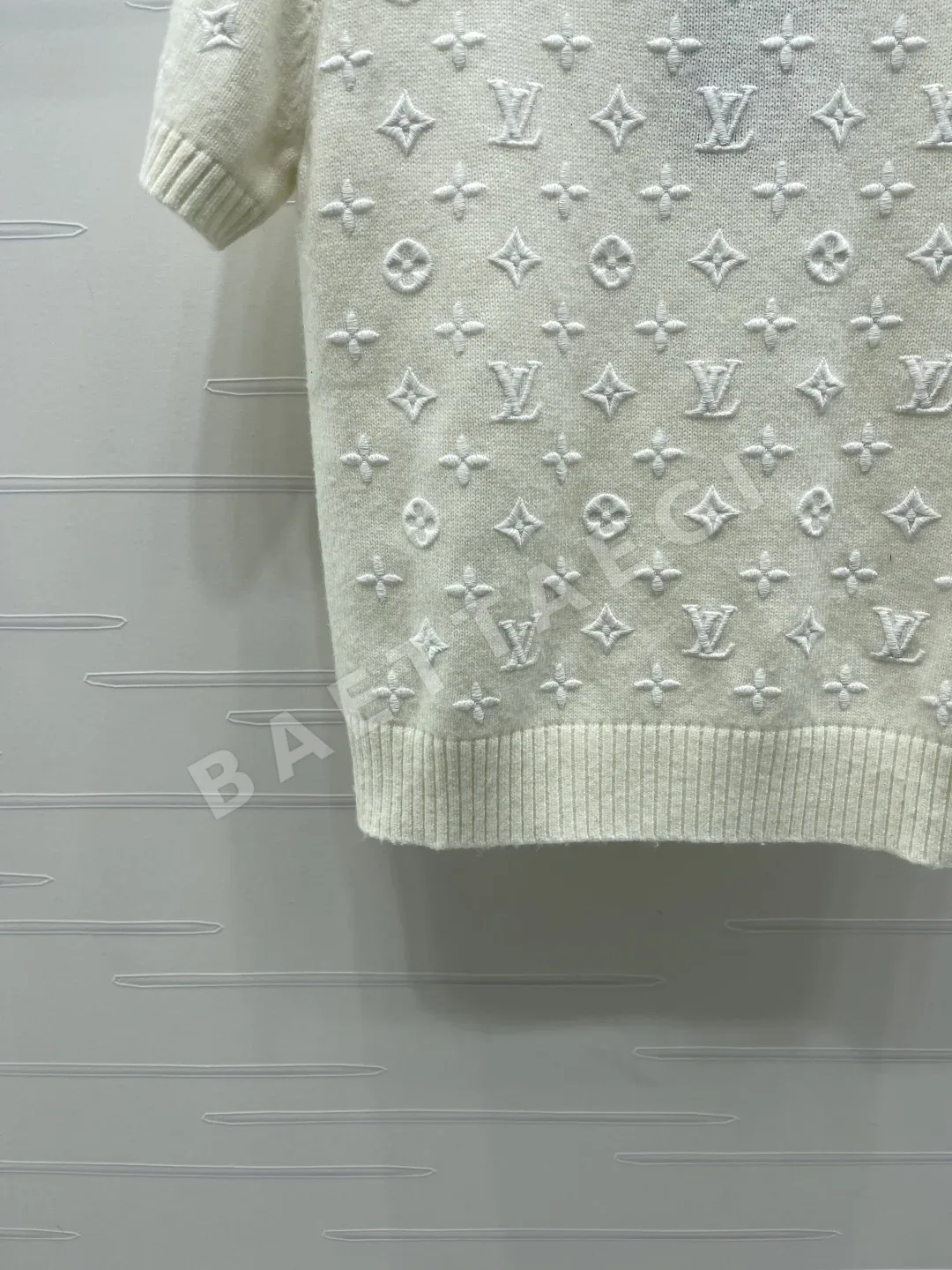 루이비통 모노그램 자수 울 반팔 니트 탑 상세 이미지 5