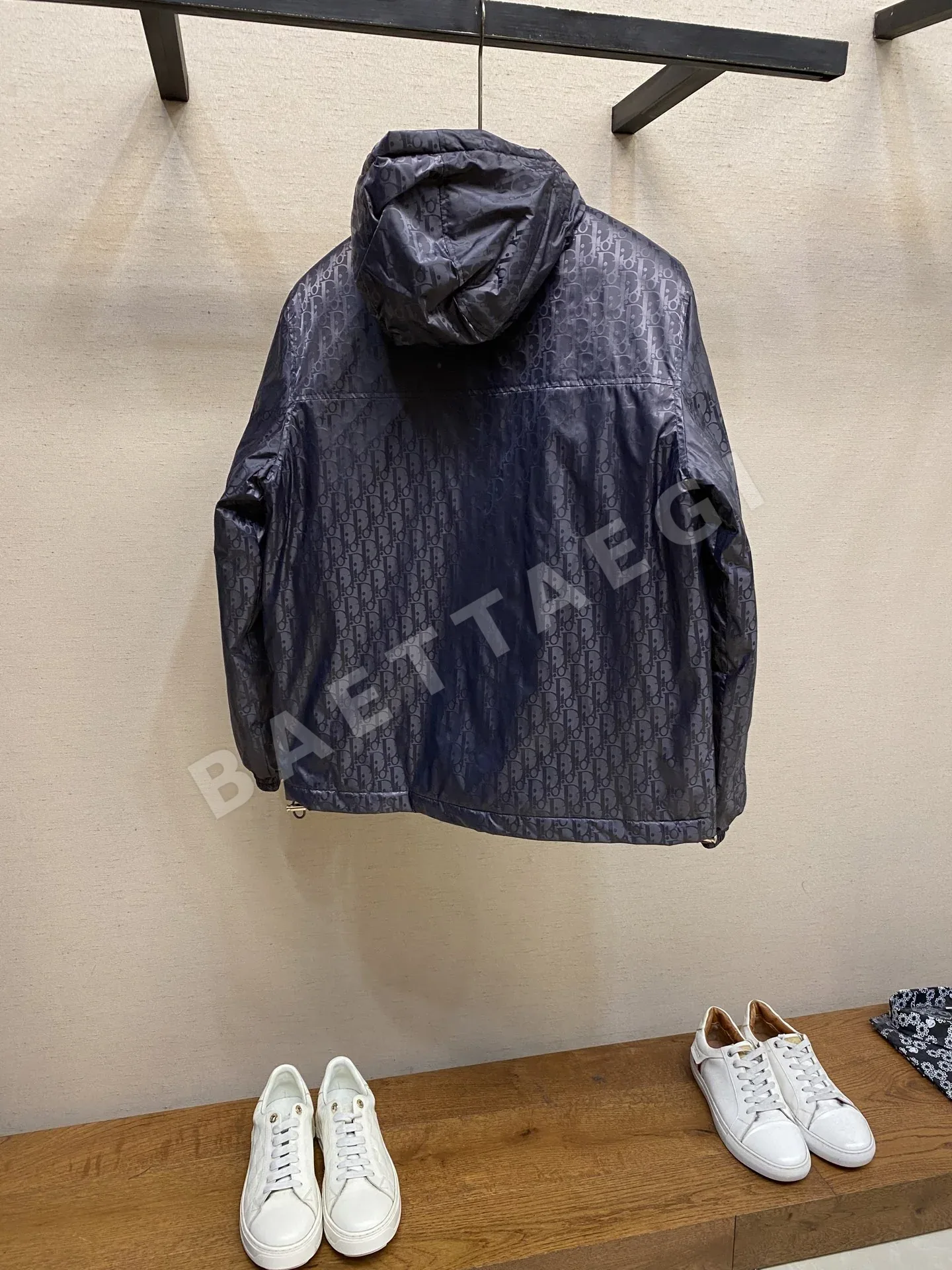 디올 모노그램 패턴 남성 다운 자켓 상세 이미지 2