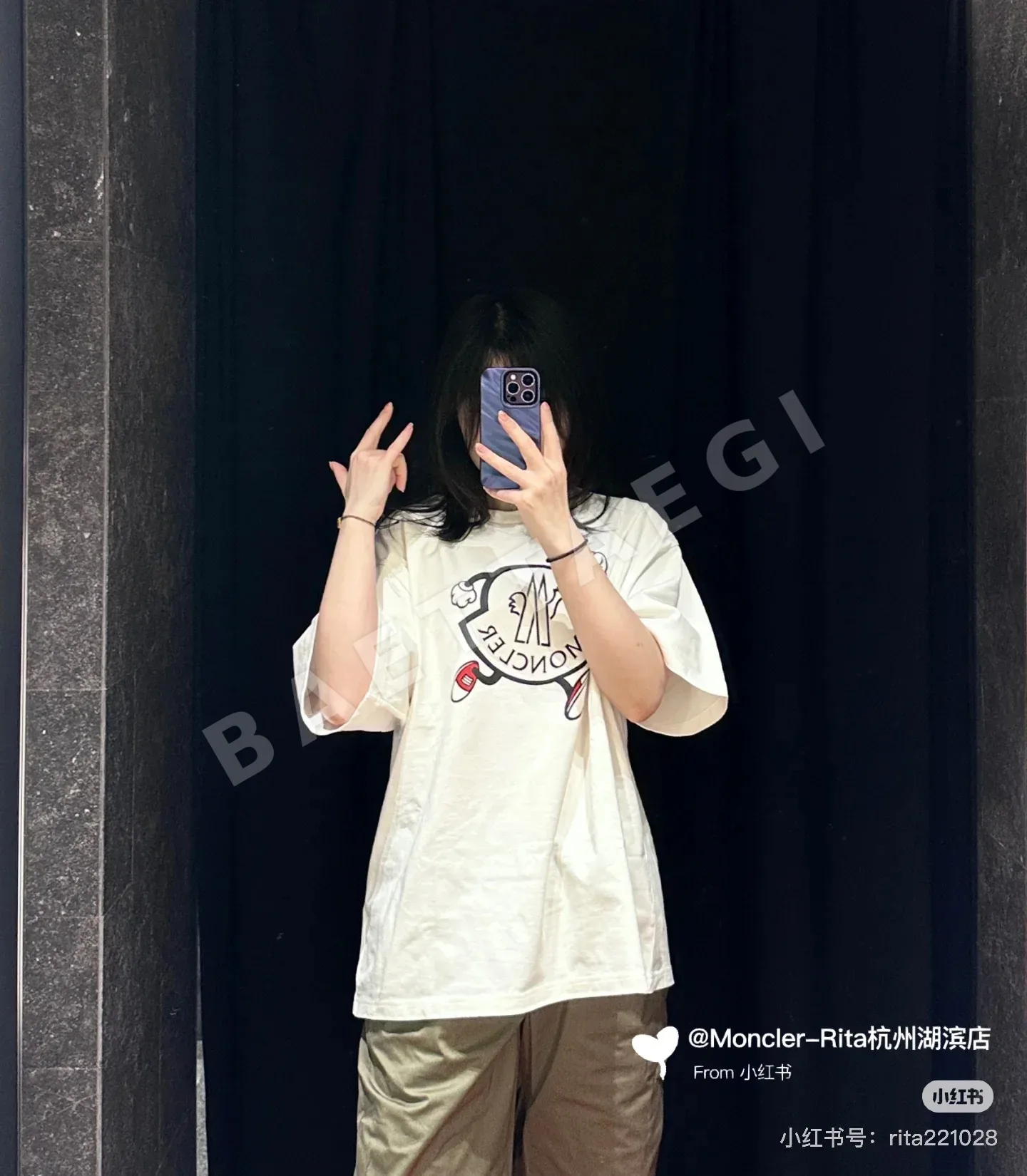 몽클레르 인형 무늬 암밴드 여성 반팔 셔츠 상세 이미지 8
