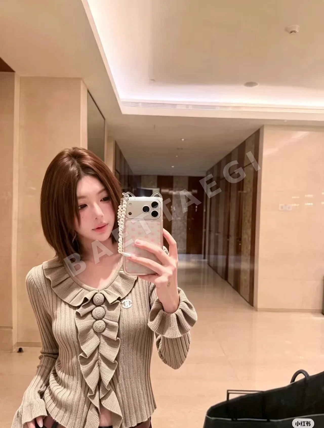샤넬 밀크티 컬러 크롭트 니트 스웨터 163757