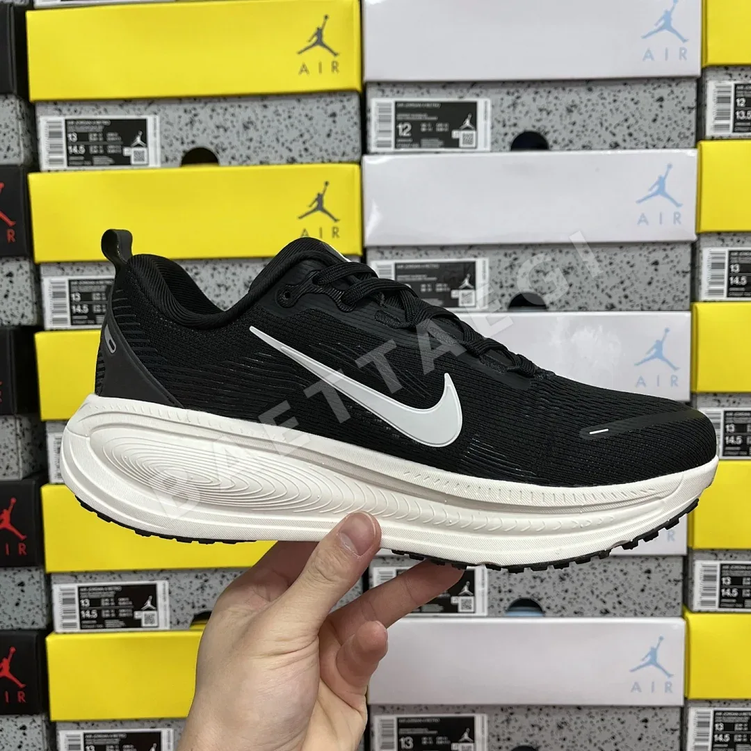 나이키 줌 보메로 18 HM6803-007 201096 Nike Zoom Vomero 18