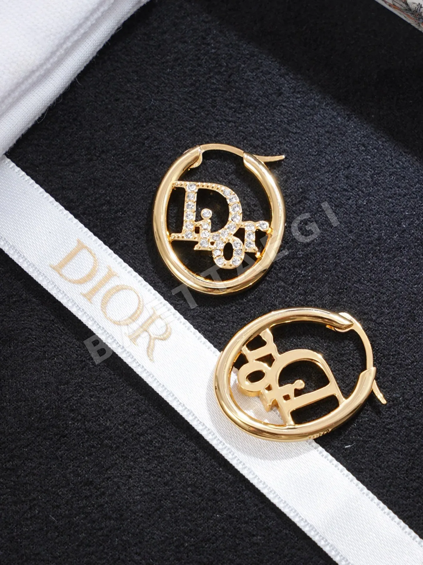 디올 다이아몬드 장식 후프 귀걸이 상세 이미지 2