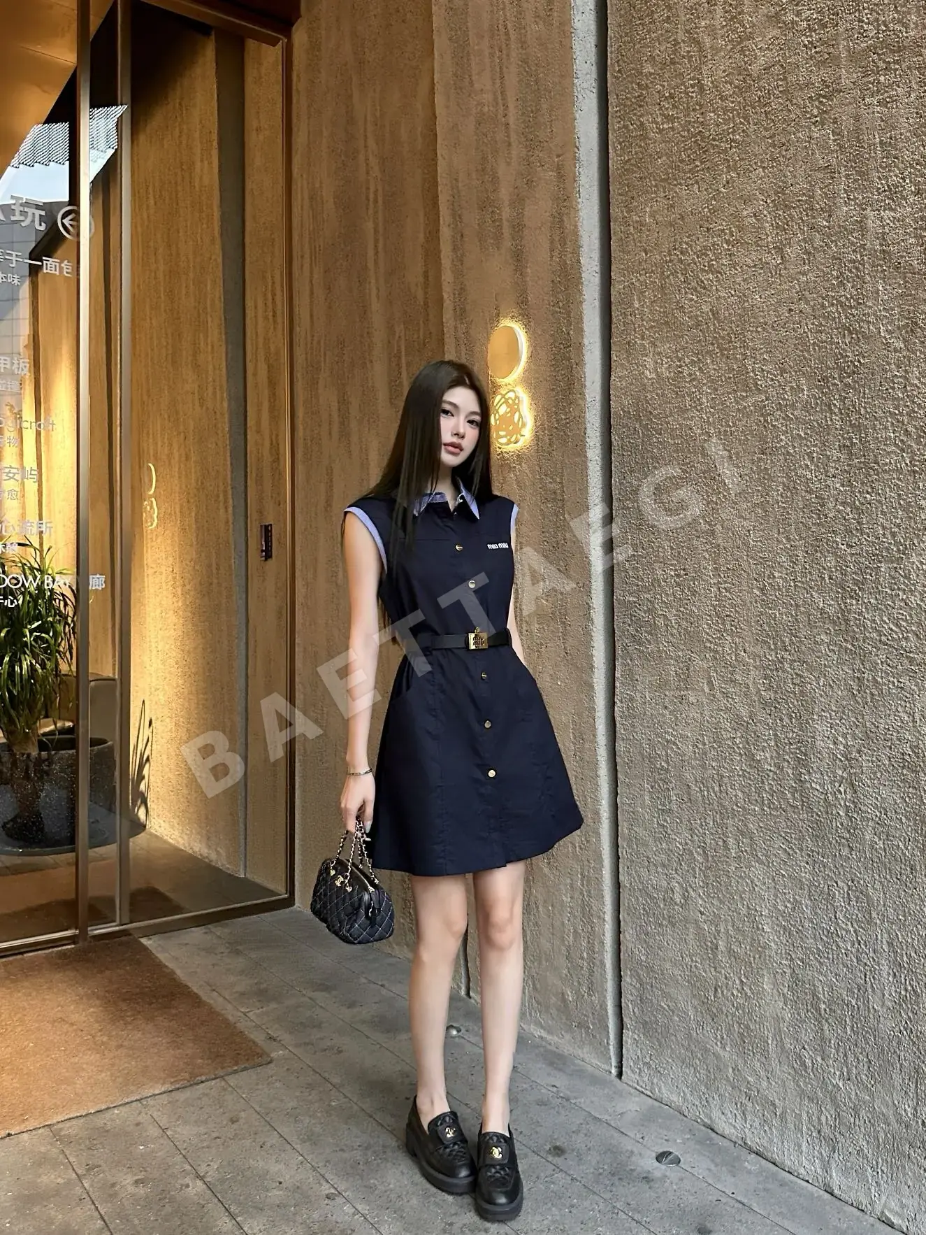 미우미우 블루 체크 패턴 패치워크 노슬리브 원피스 상세 이미지 5