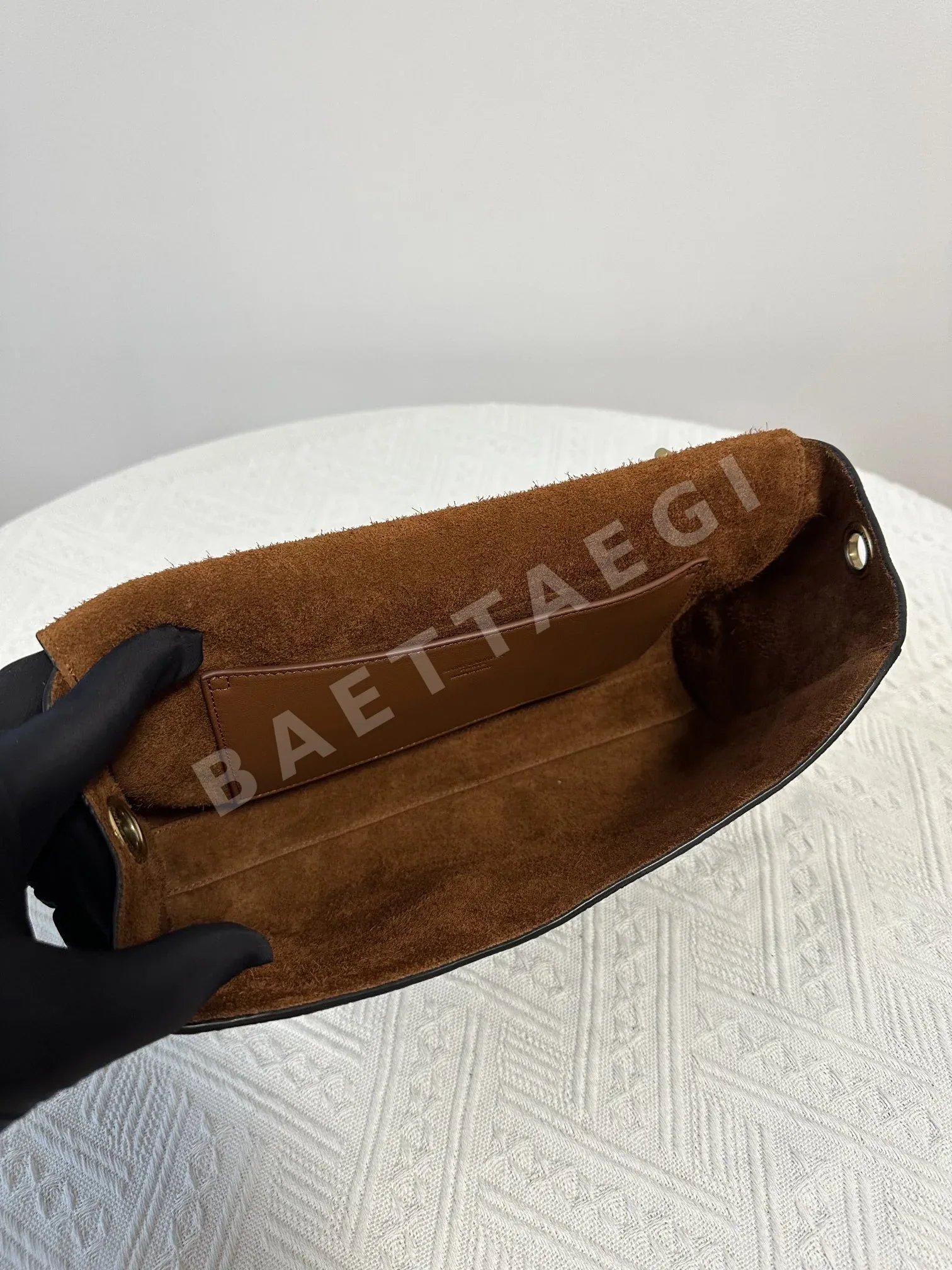 생로랑 리버서블 카프스킨 미니 핸드백 28CM553804 상세 이미지 3