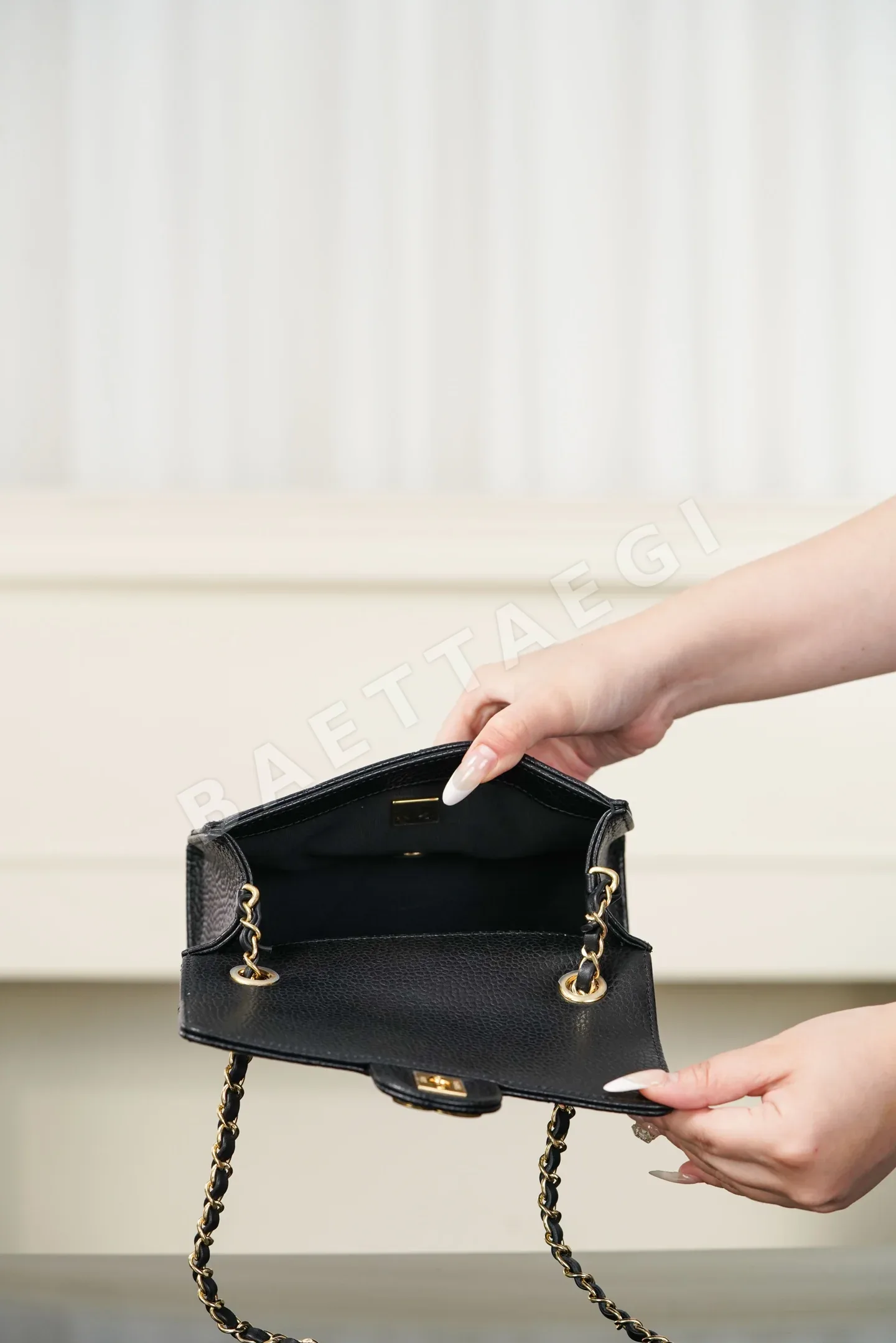 샤넬 블랙 캐비어 퀼팅 클래식 플랩 숄더백 상세 이미지 8