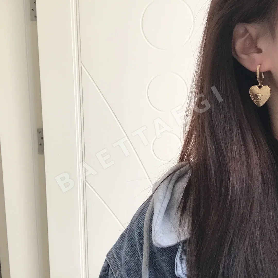 베르사체 메두사 헤드 황동 귀걸이 상세 이미지 2