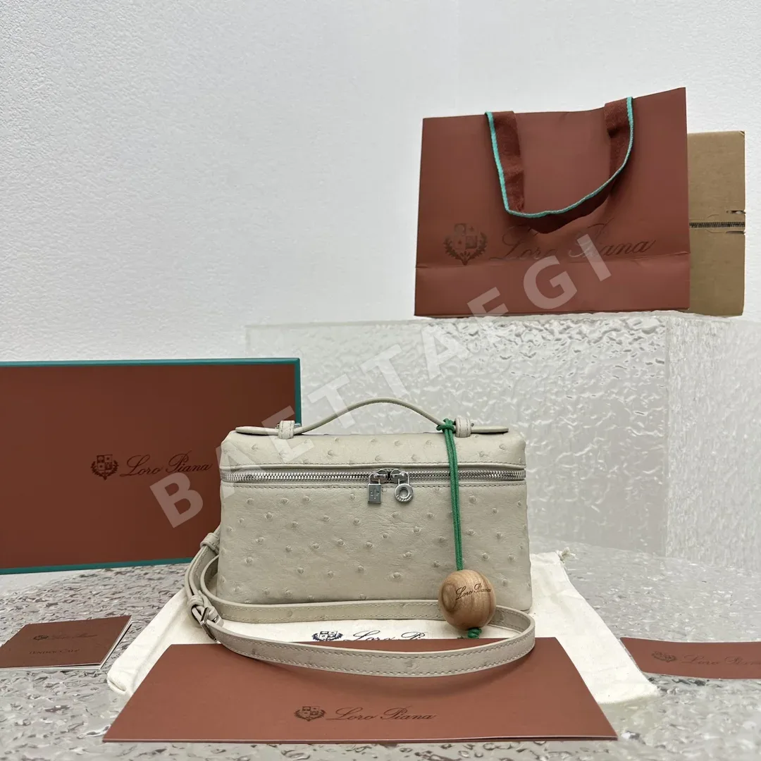 로로피아나 연회색 타조 소가죽 숄더백 C168878