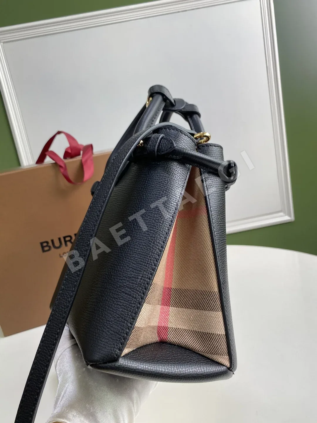 버버리 배너 숄더백 상세 이미지 8