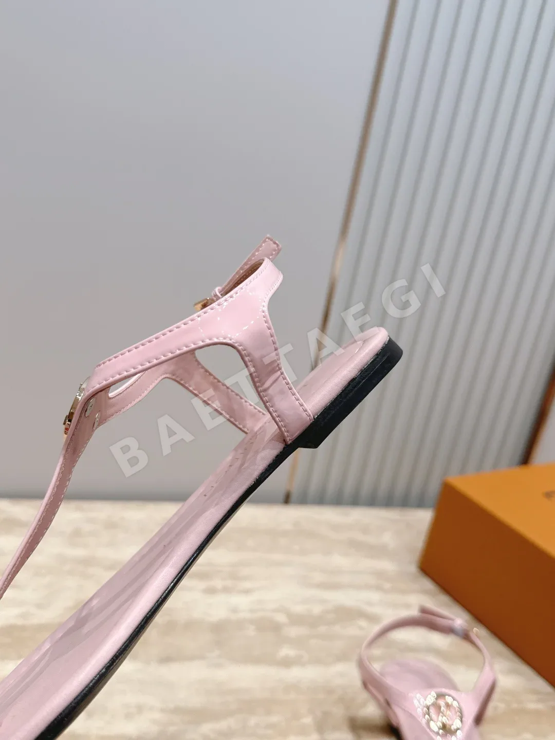 루이비통 시프스킨 샌들 상세 이미지 9