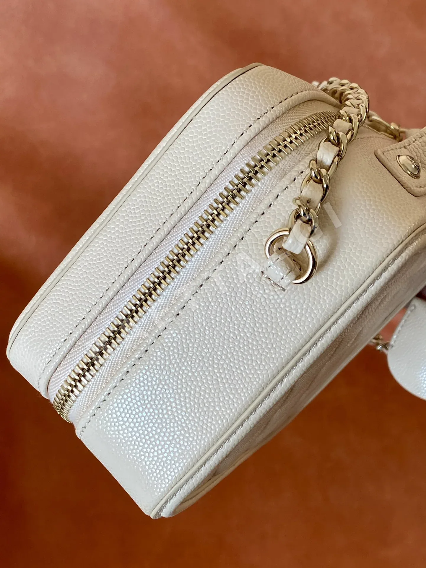 샤넬 L 사이즈 캐비어 가죽 화장품 백 상세 이미지 8