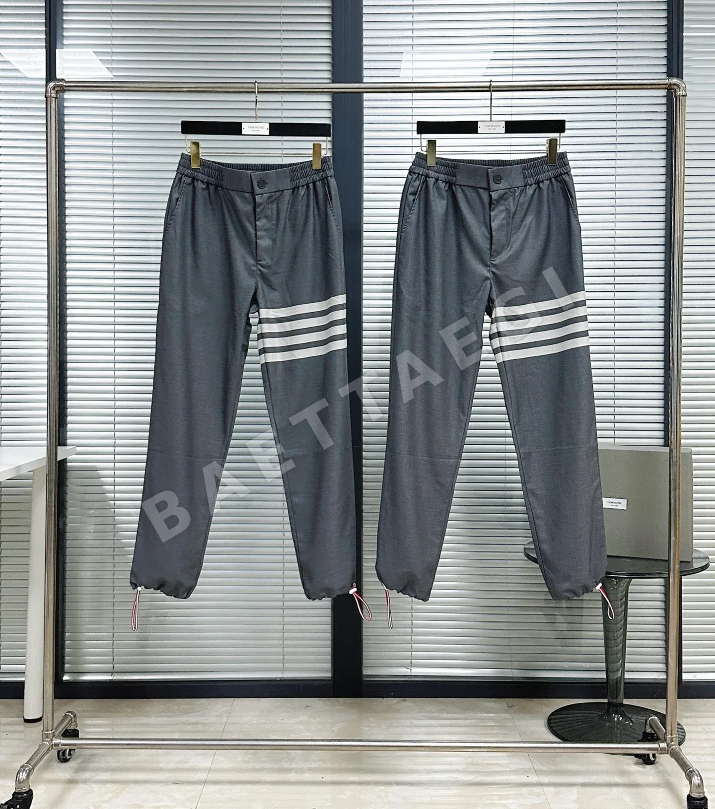 톰브라운 4바 스트라이프 면 팬츠 46561
