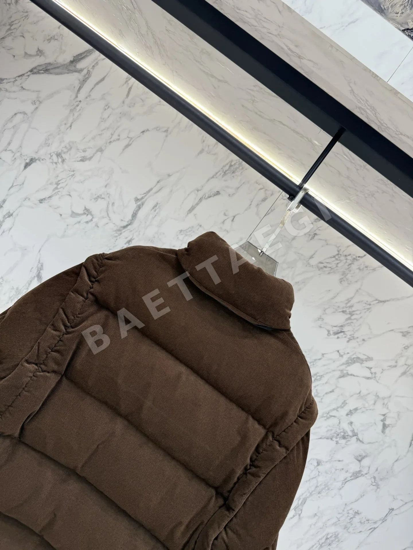 프라다 메탈 로고 남성 나일론 패딩 재킷 상세 이미지 10