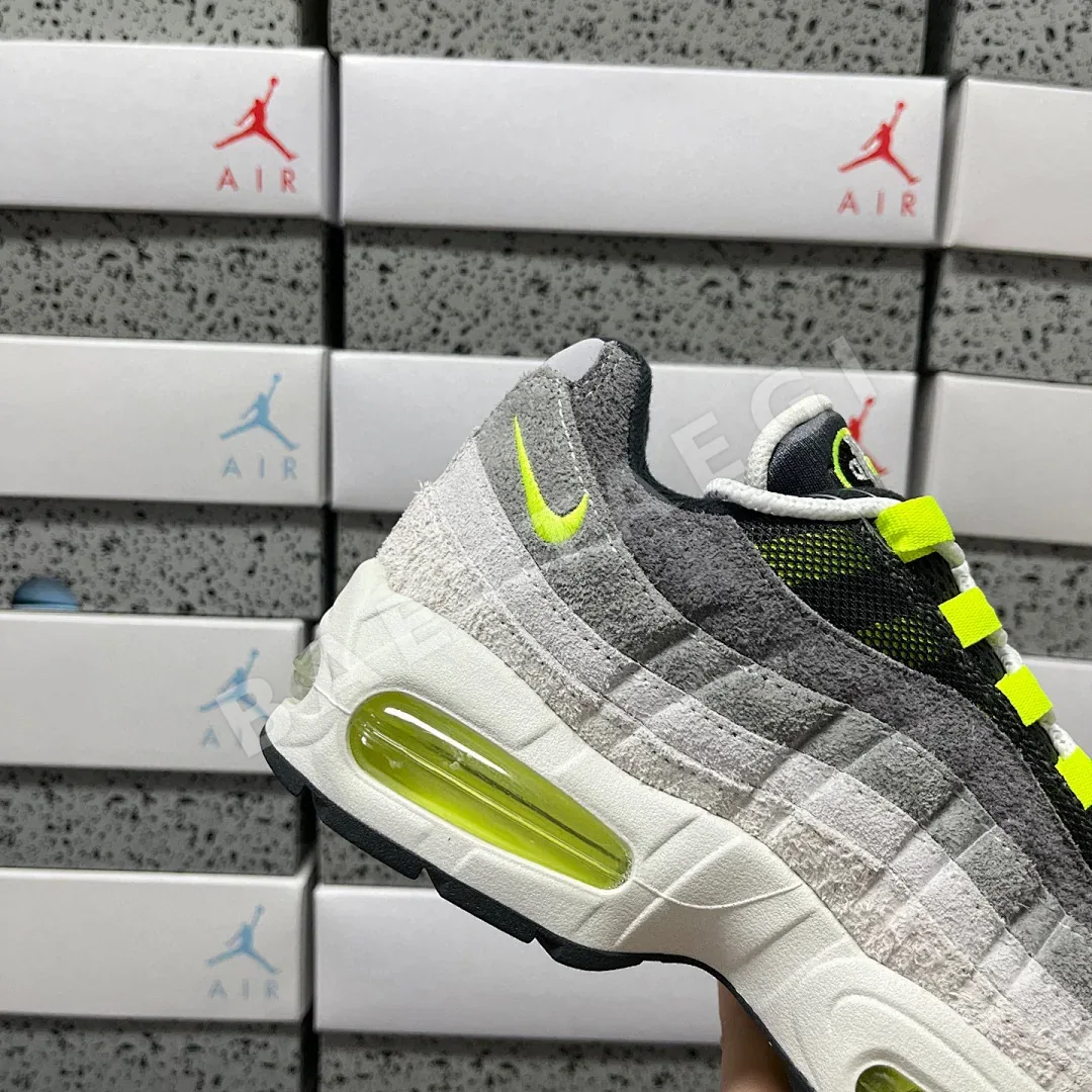 나이키 [KZ2.0] 에어 맥스 95 OG 그레이 화이트 그린 HM4738-001 201164 Nike Air Max 95 OG Reverse 상세 이미지 6