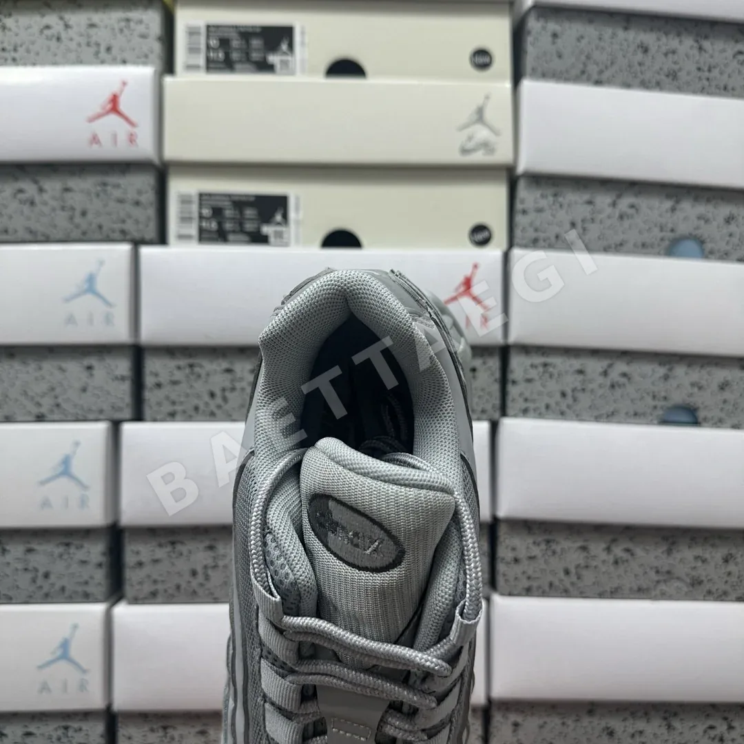 나이키 [XY] 에어 맥스 95 OG HM8755-002 201328 Nike Air Max 95 OG Big Bubble Wolf Grey 상세 이미지 6