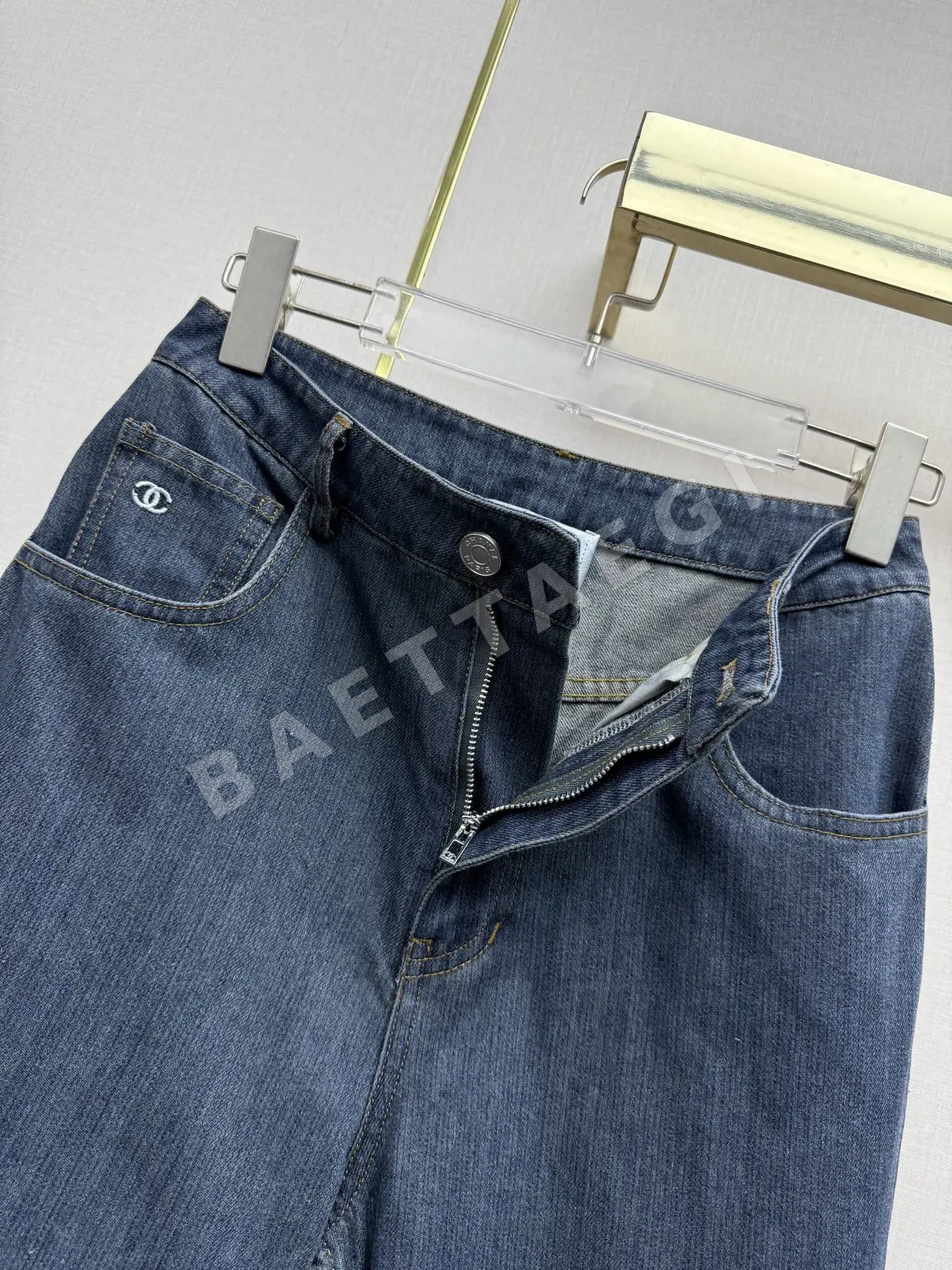 샤넬 더블 C 배지 스트레이트 레그 여성 바지 상세 이미지 5