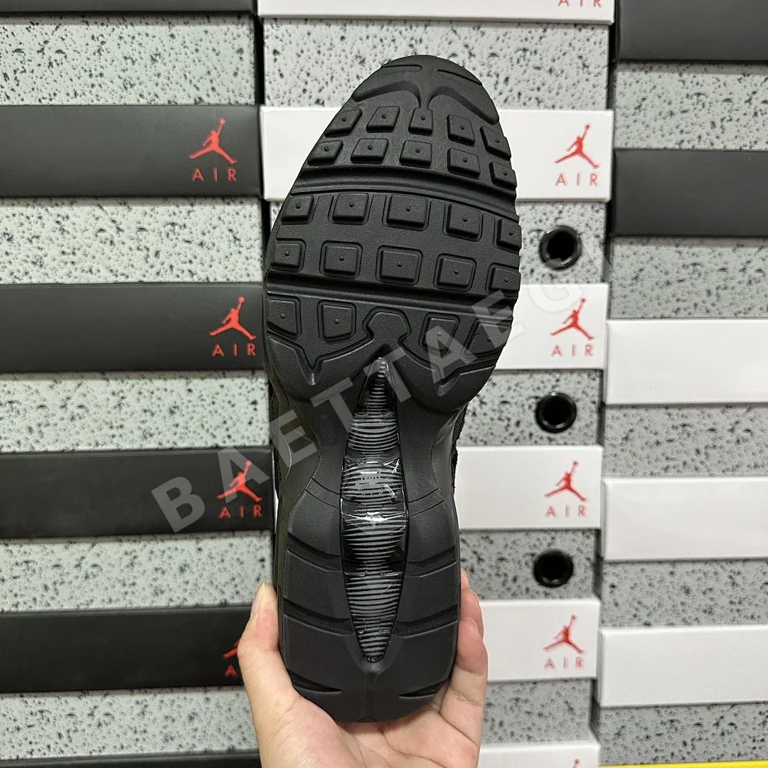나이키 [GX] 에어 맥스 95 CI3705-001 201224 Nike Air Max 95 Essential Triple Black 상세 이미지 4