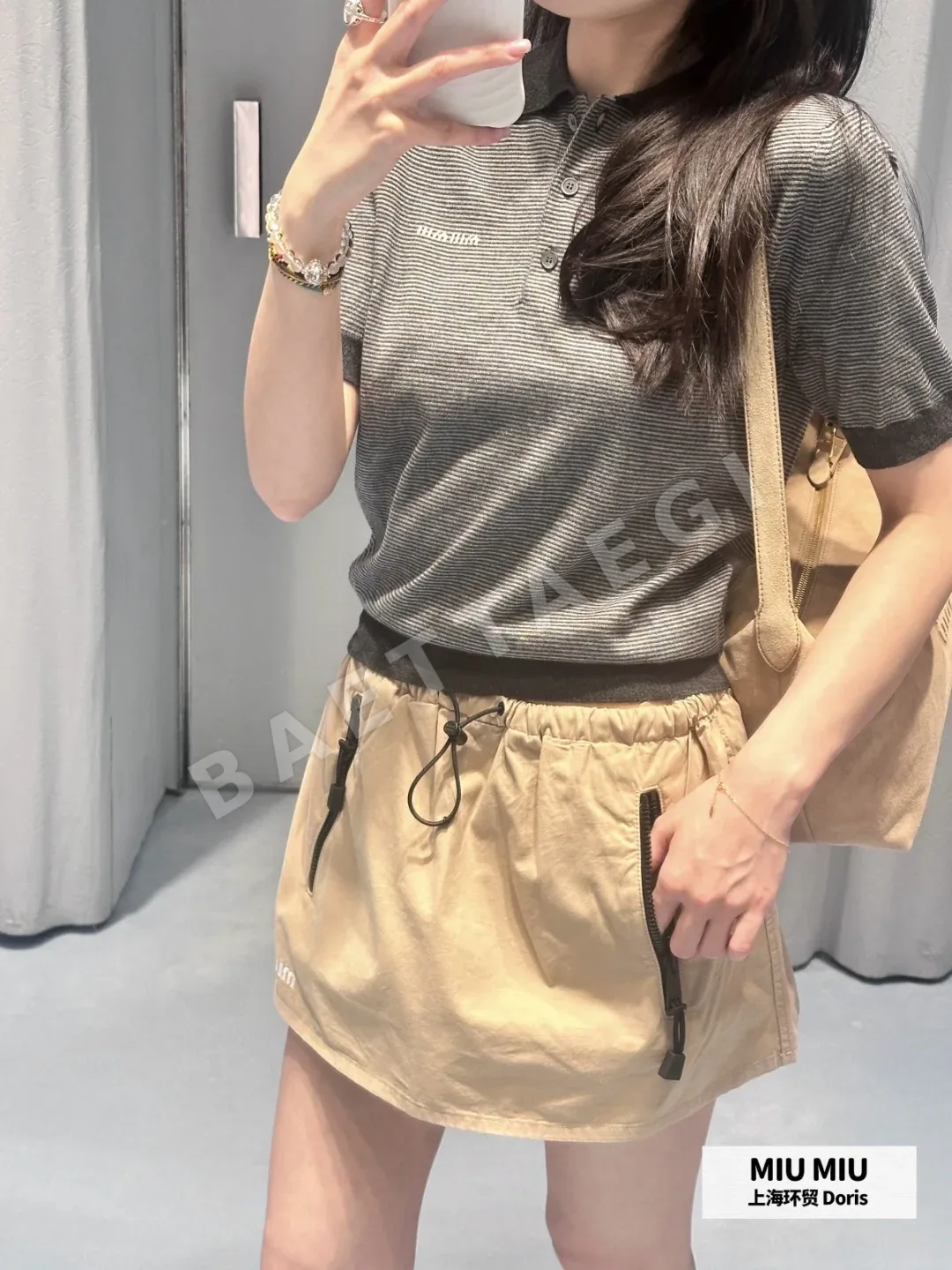 미우미우 그레이 스트라이프 카라 반팔 티셔츠 상세 이미지 7