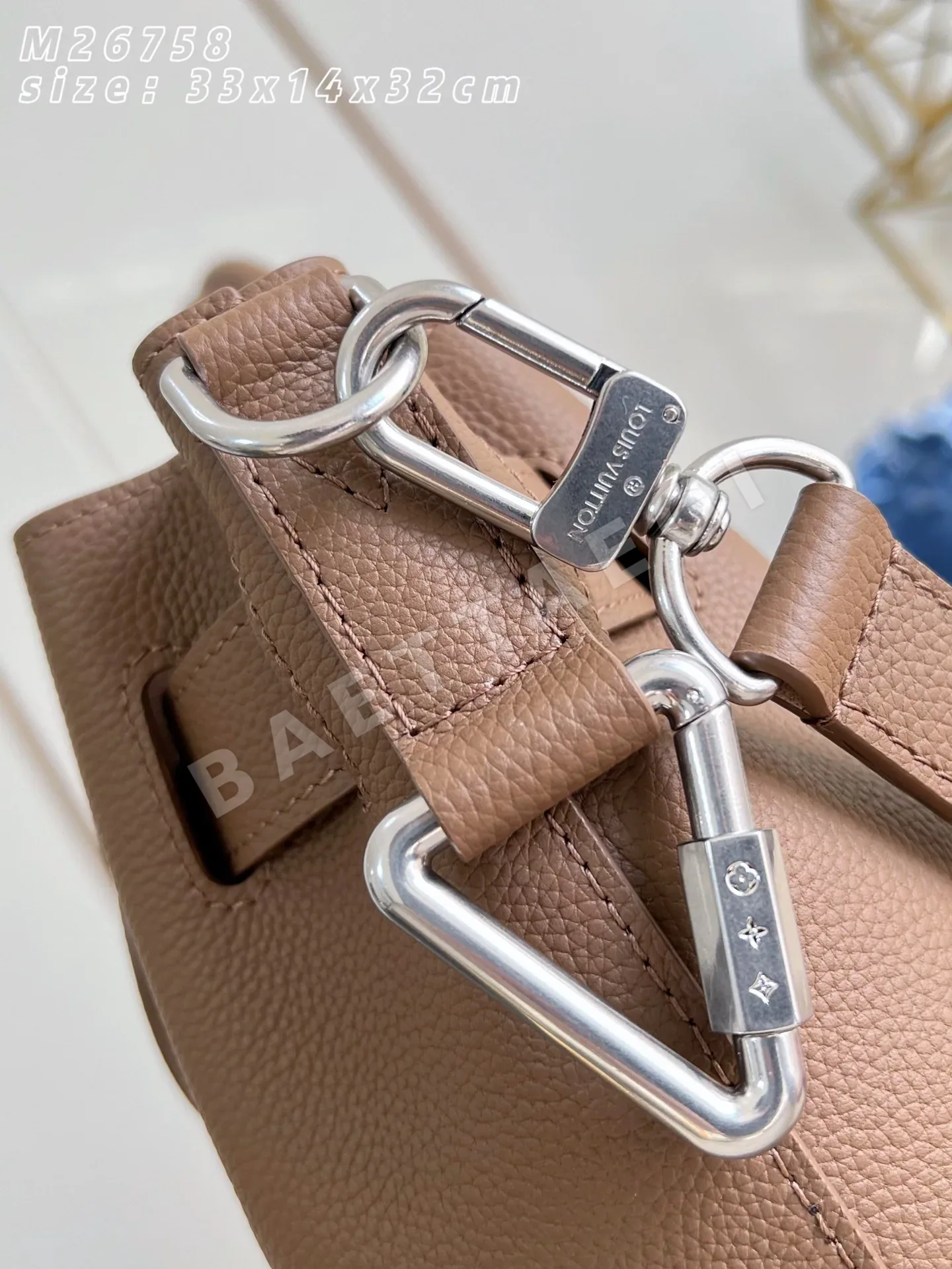루이비통 M26758 브라운 핸드백 상세 이미지 10