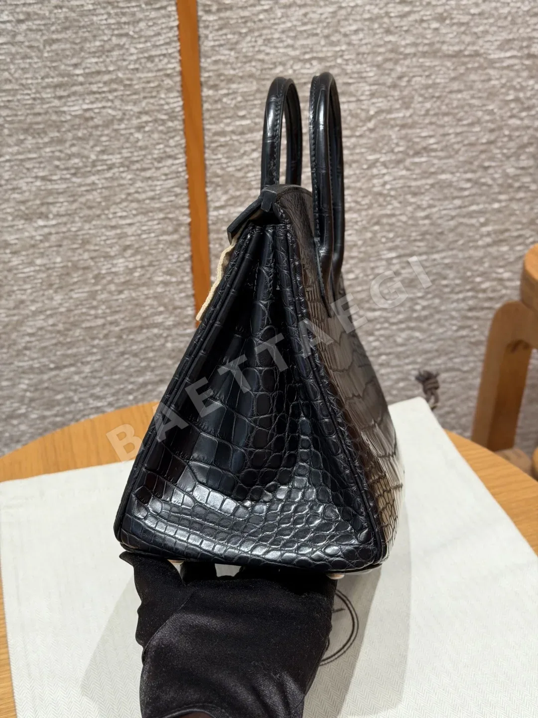 에르메스 버킨 25 매트 블랙 악어가죽 가방 상세 이미지 4