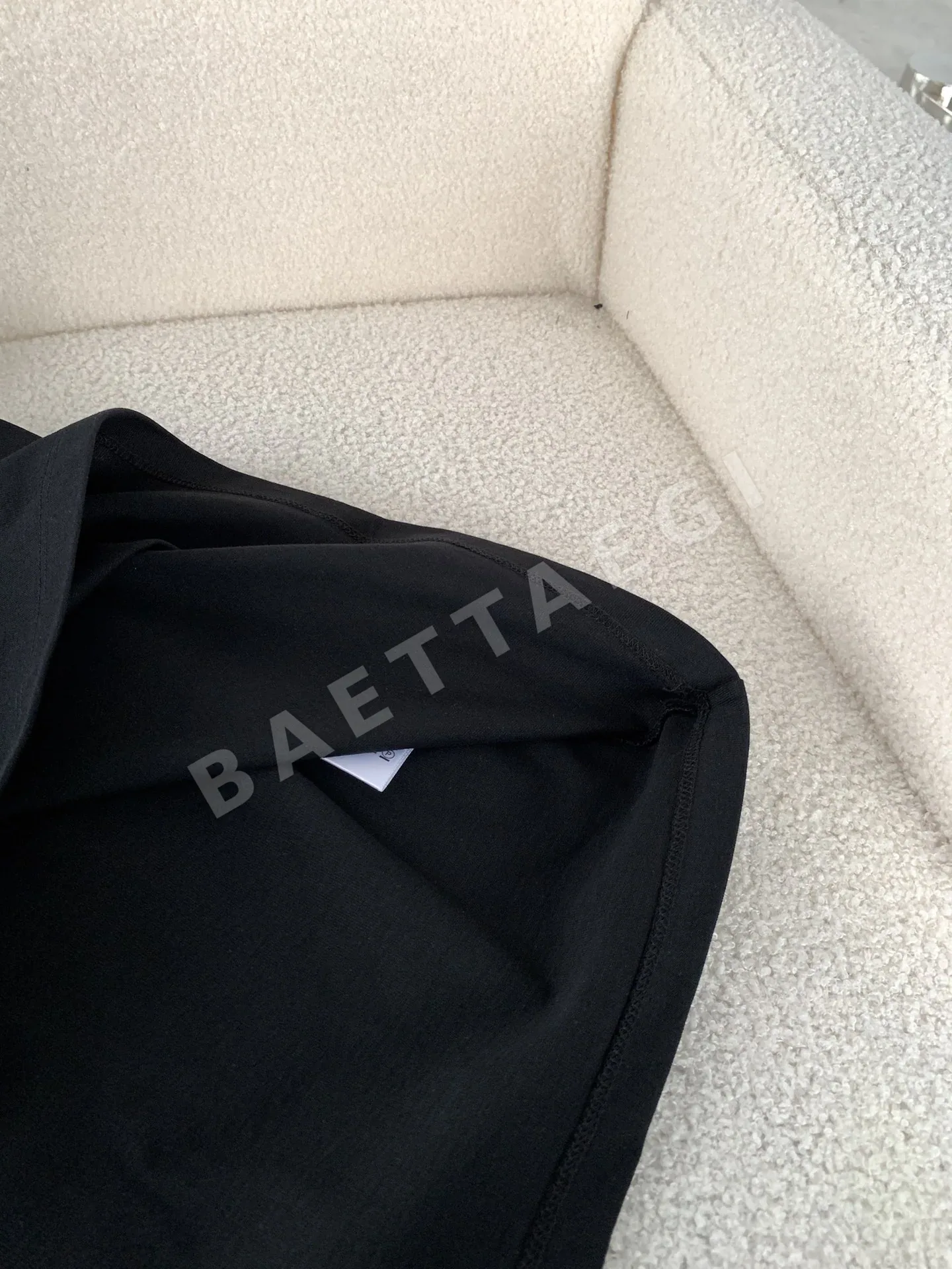 프라다 클래식 로고 크루넥 반팔 티셔츠 상세 이미지 9