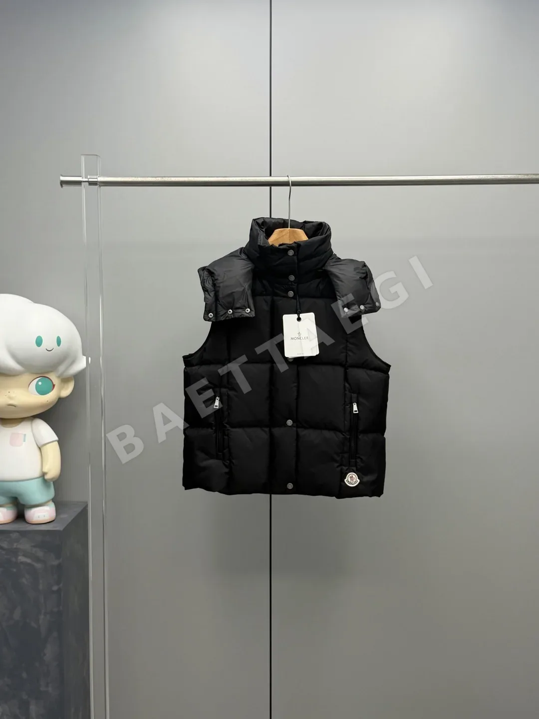 몽클레르 남성 다운 조끼 상세 이미지 2