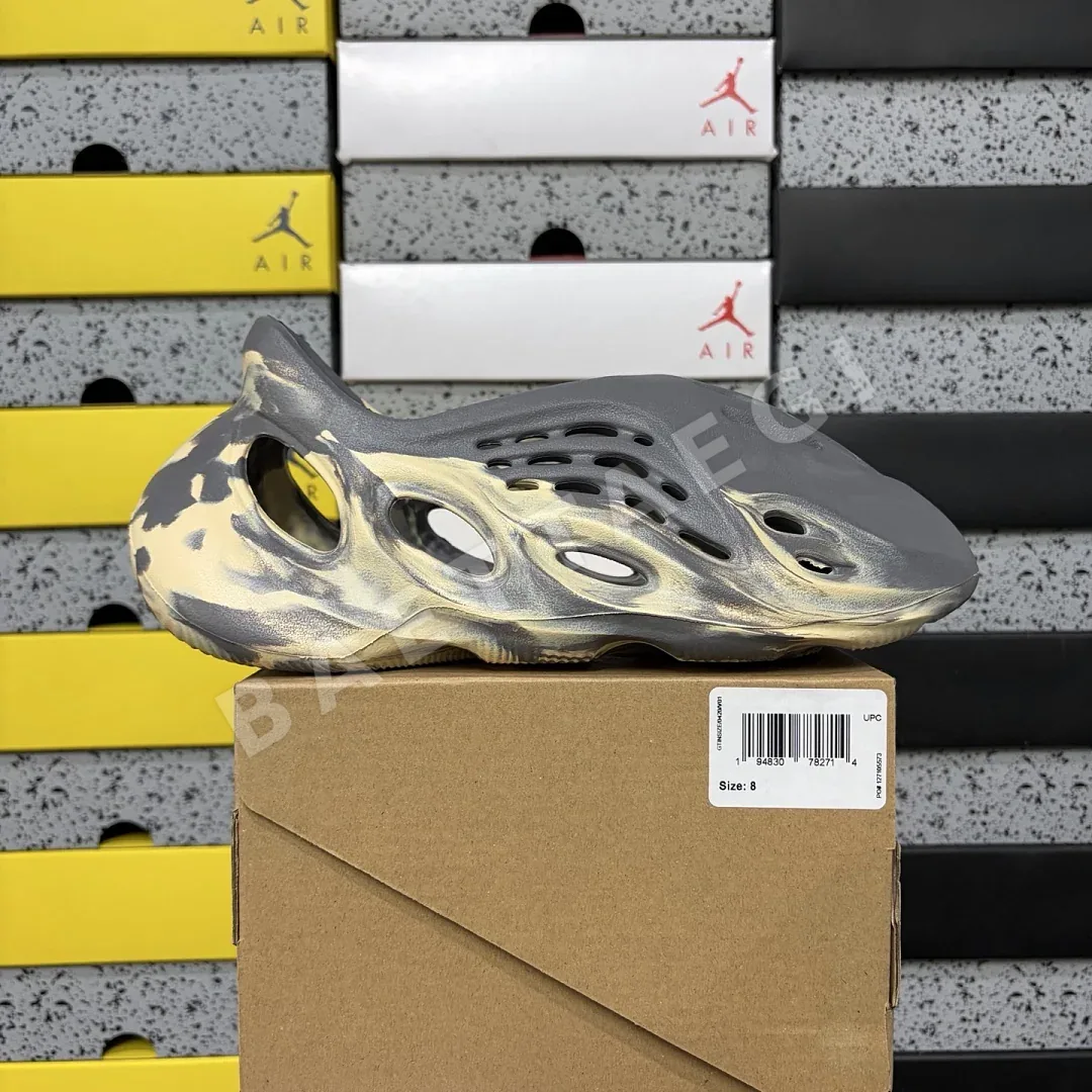 아디다스 [LW] 이지 폼 RNNR MXT GV7904 200638 Adidas Yeezy Foam RNNR MXT Moon Gray