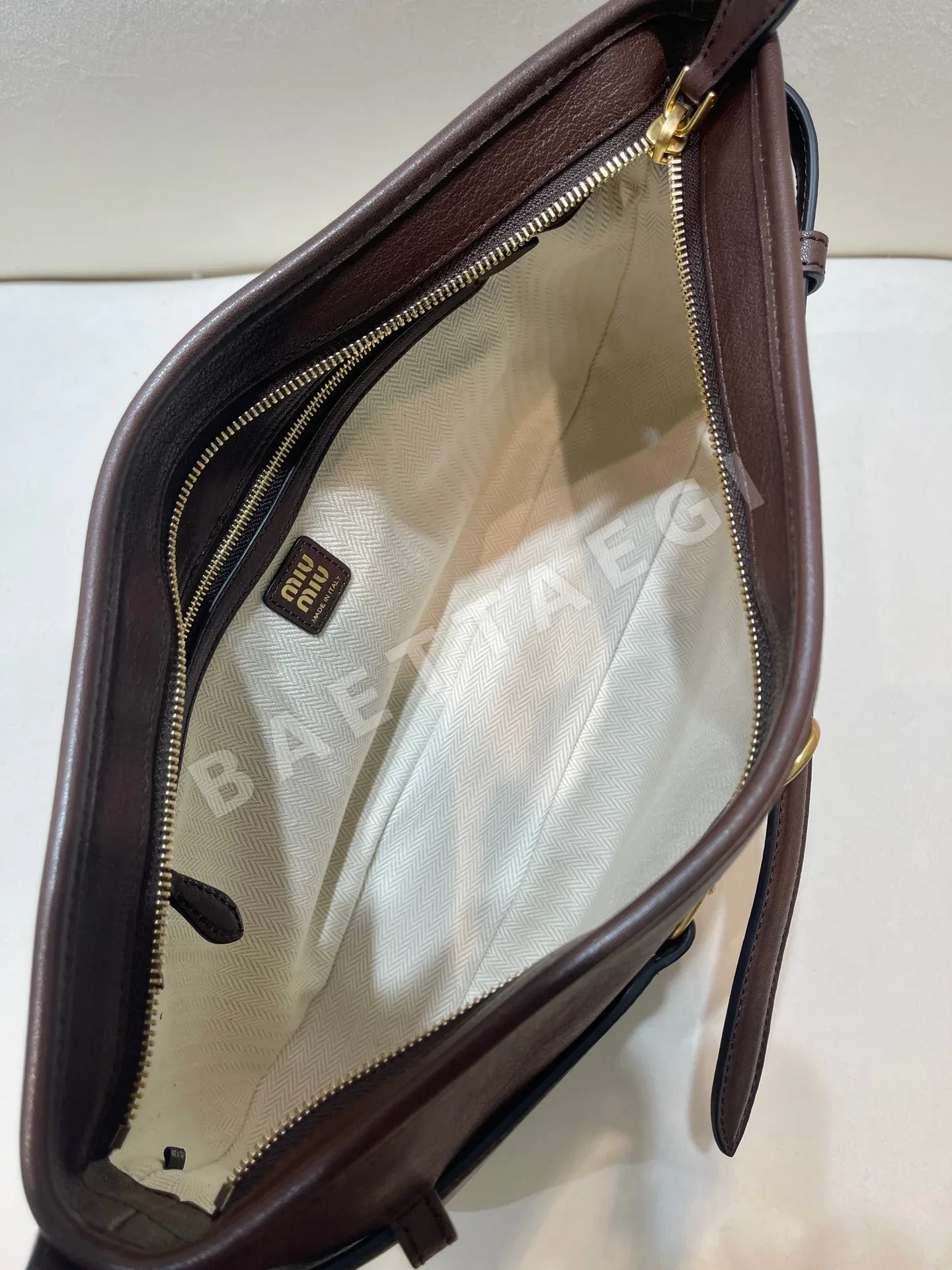 미우미우 아방투르 스웨이드 숄더백 5BC181 상세 이미지 8